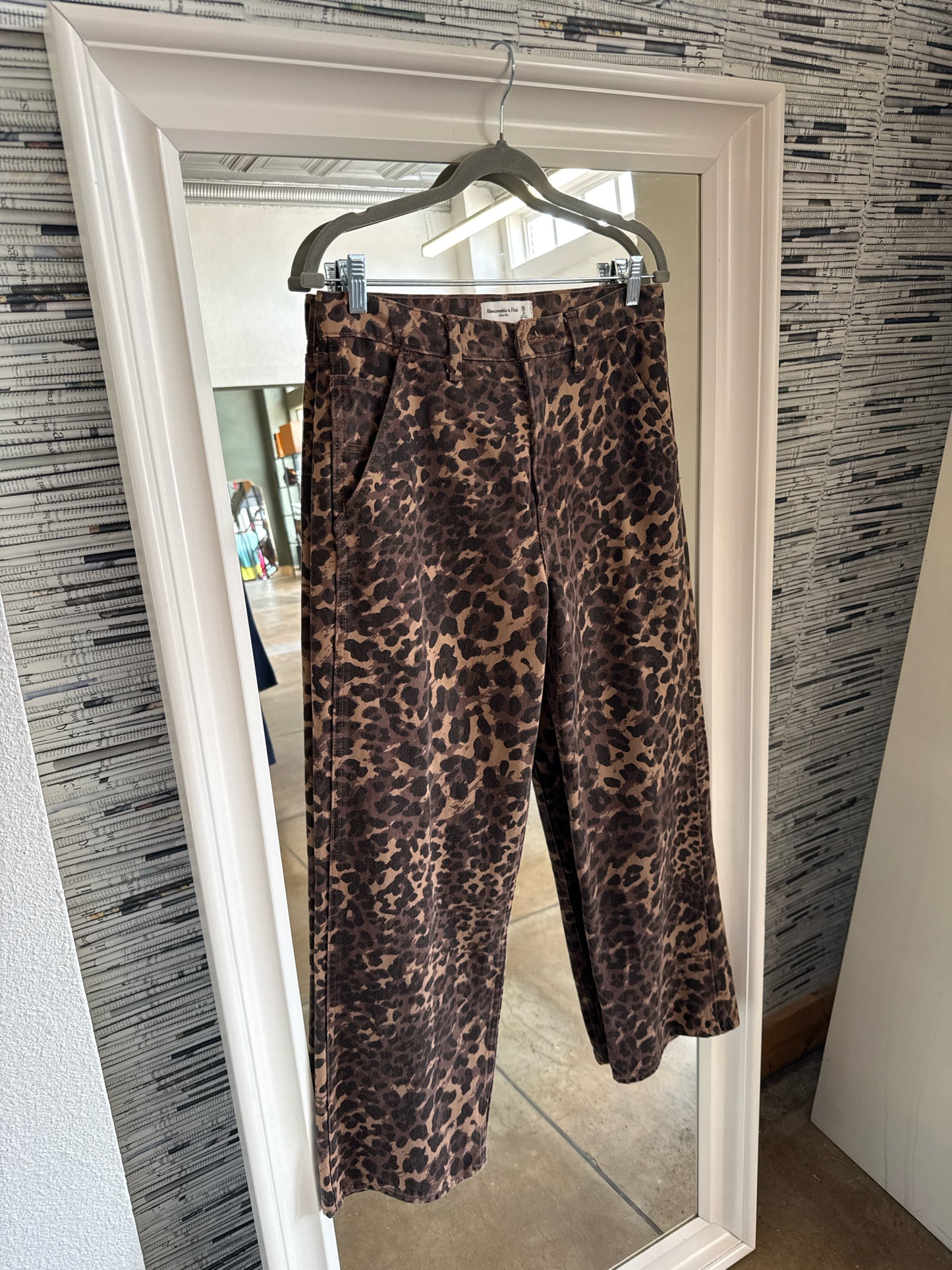 Abercrombie & Fitch Size 26/2 Leopard Pants