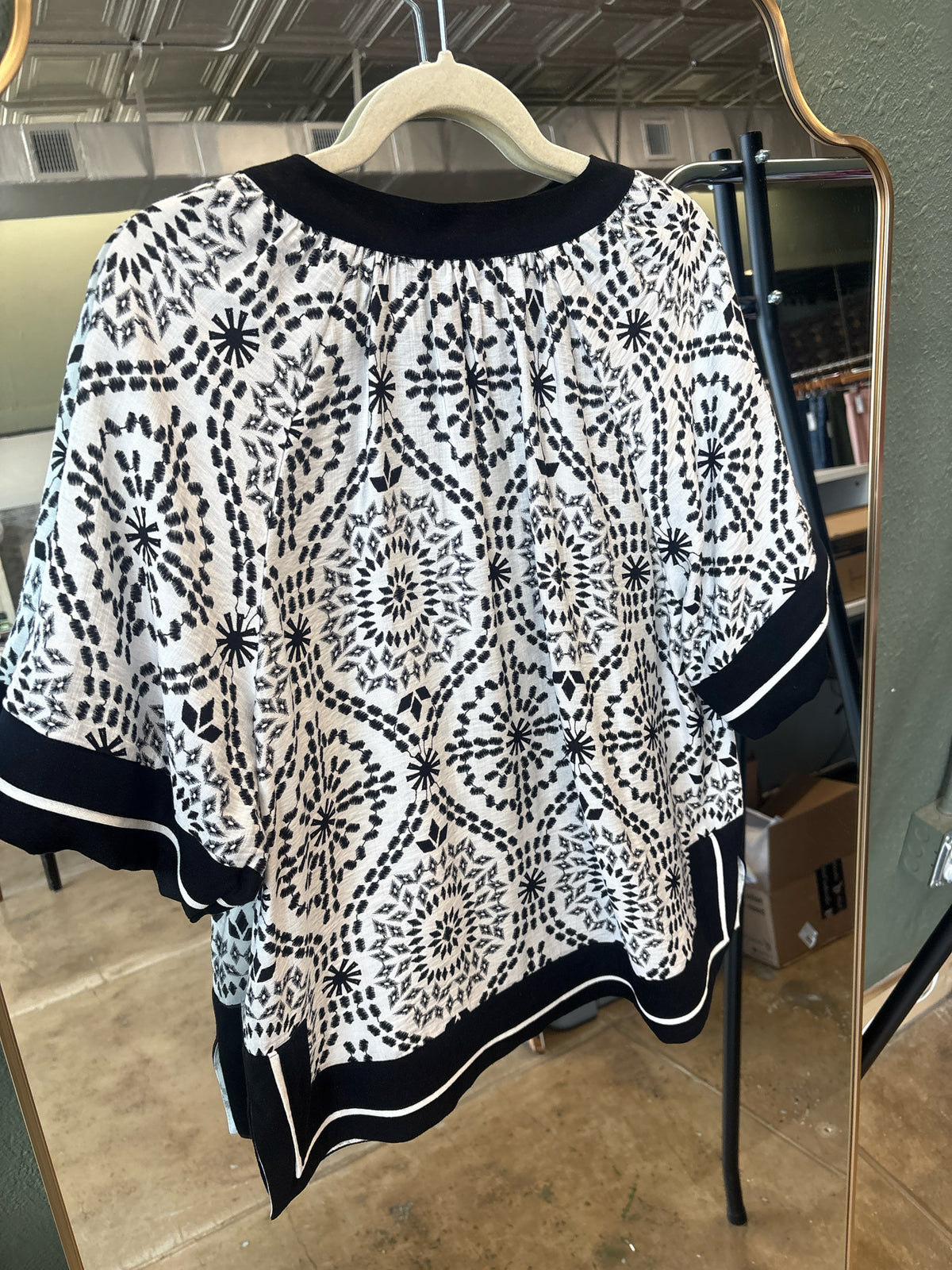 Ali Miles Size S Black & White Top