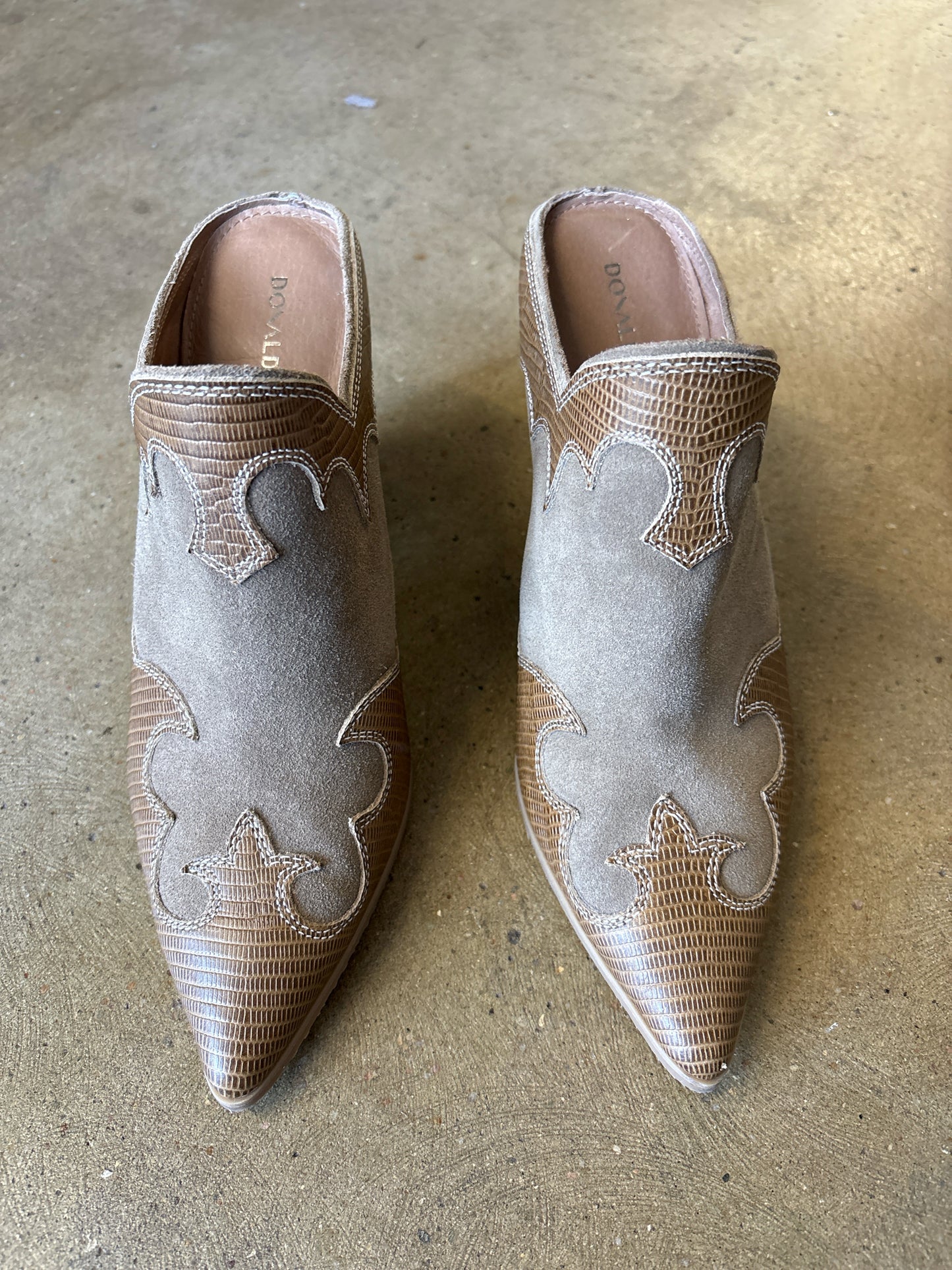 Donald Pliner Shoe Size 9.5 Mules
