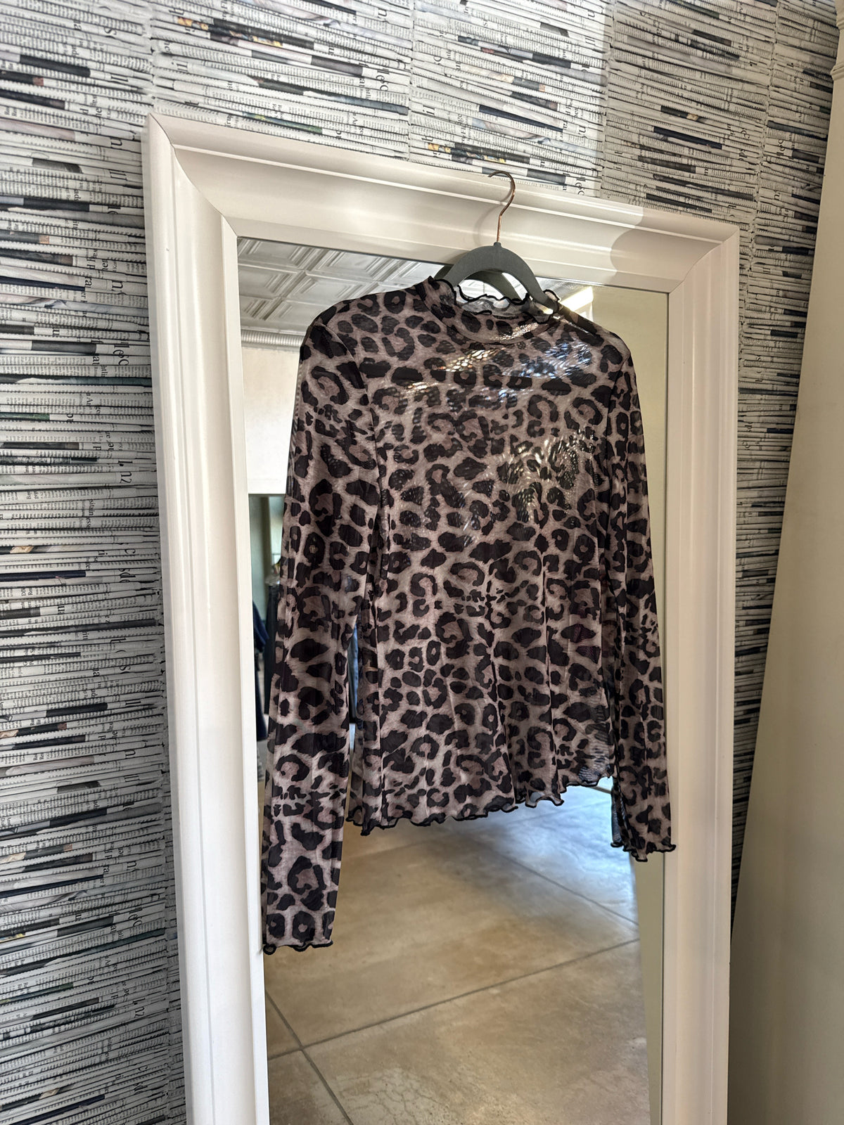 Size M Black/Brown Top