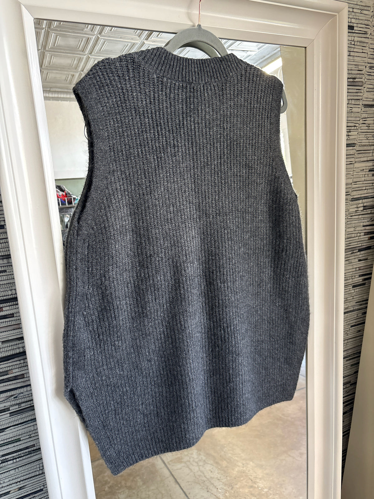 Vince Camuto Size M Gray Vest