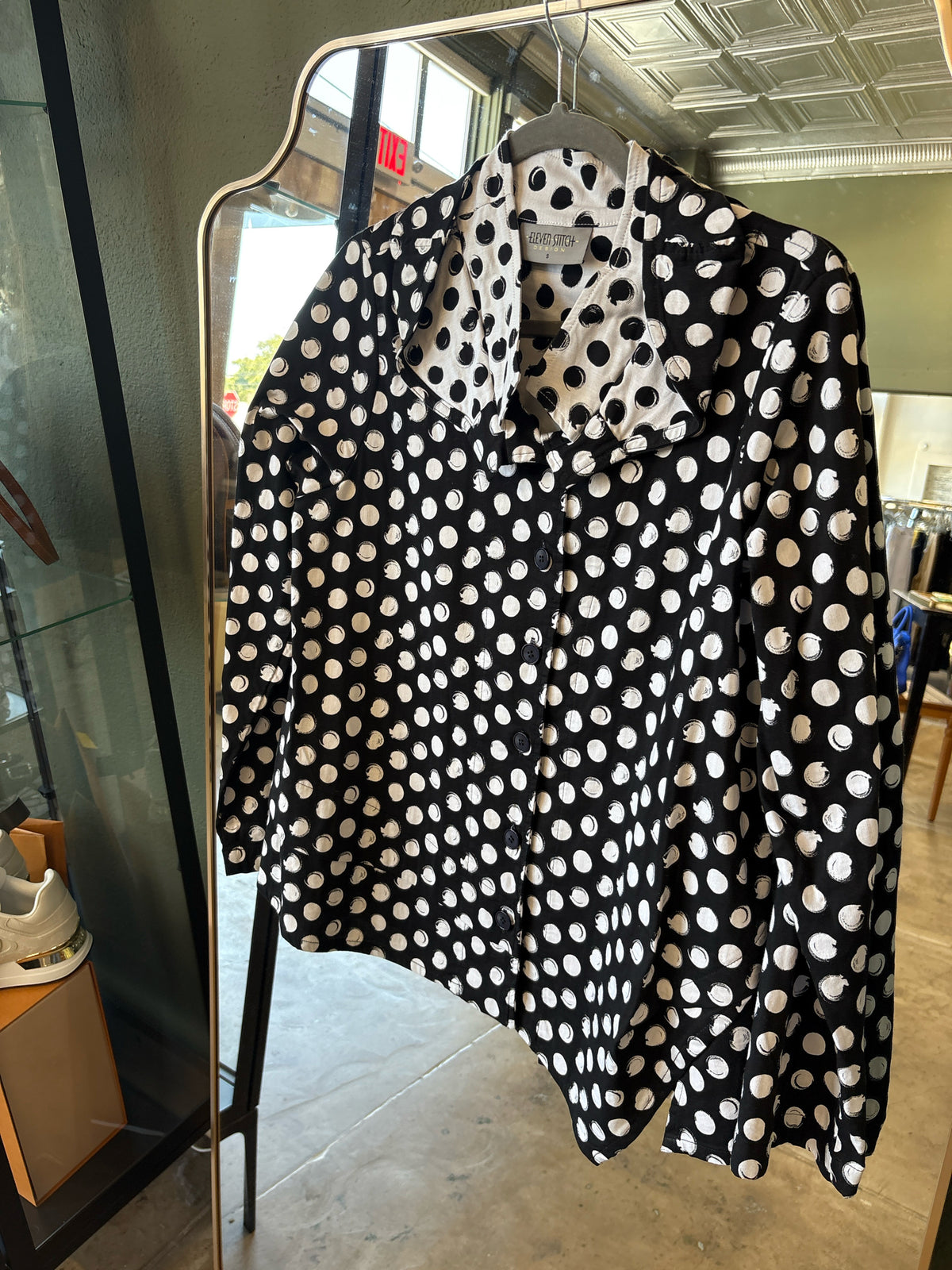 Eleven Stitch Design Size S black and white Top