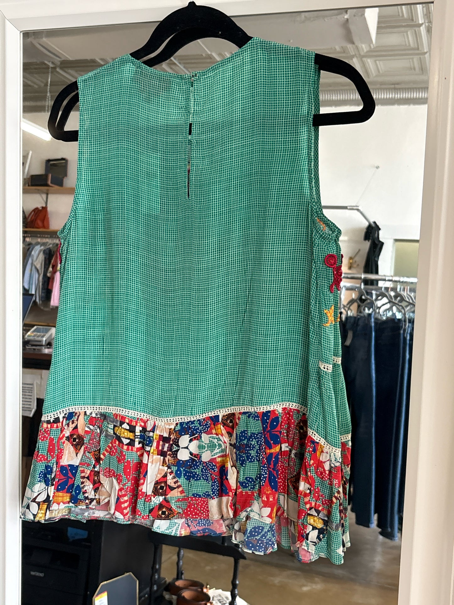 bhanuni Size S green and multi Embroid. Top