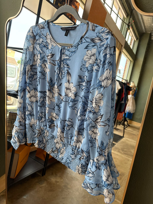 White House Black Market Size M Blue Top