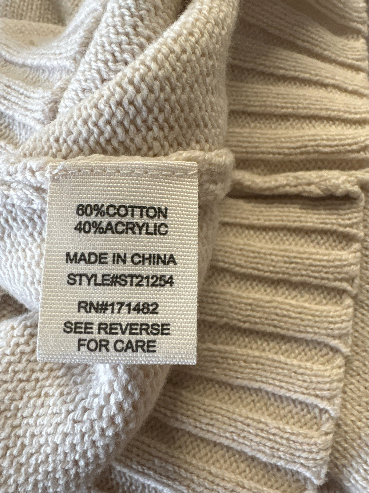 Moon & Madison Size M off white Sweater