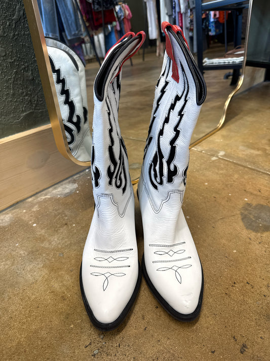 Mutma Size 8 White Boots