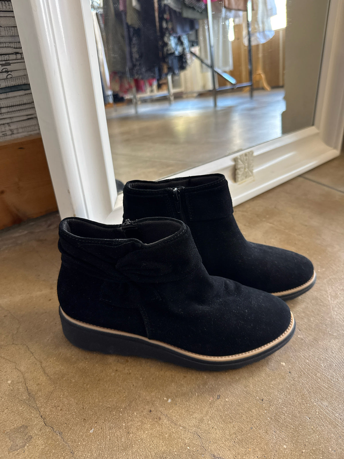 Clarks Shoe Size 7.5 Black Boots