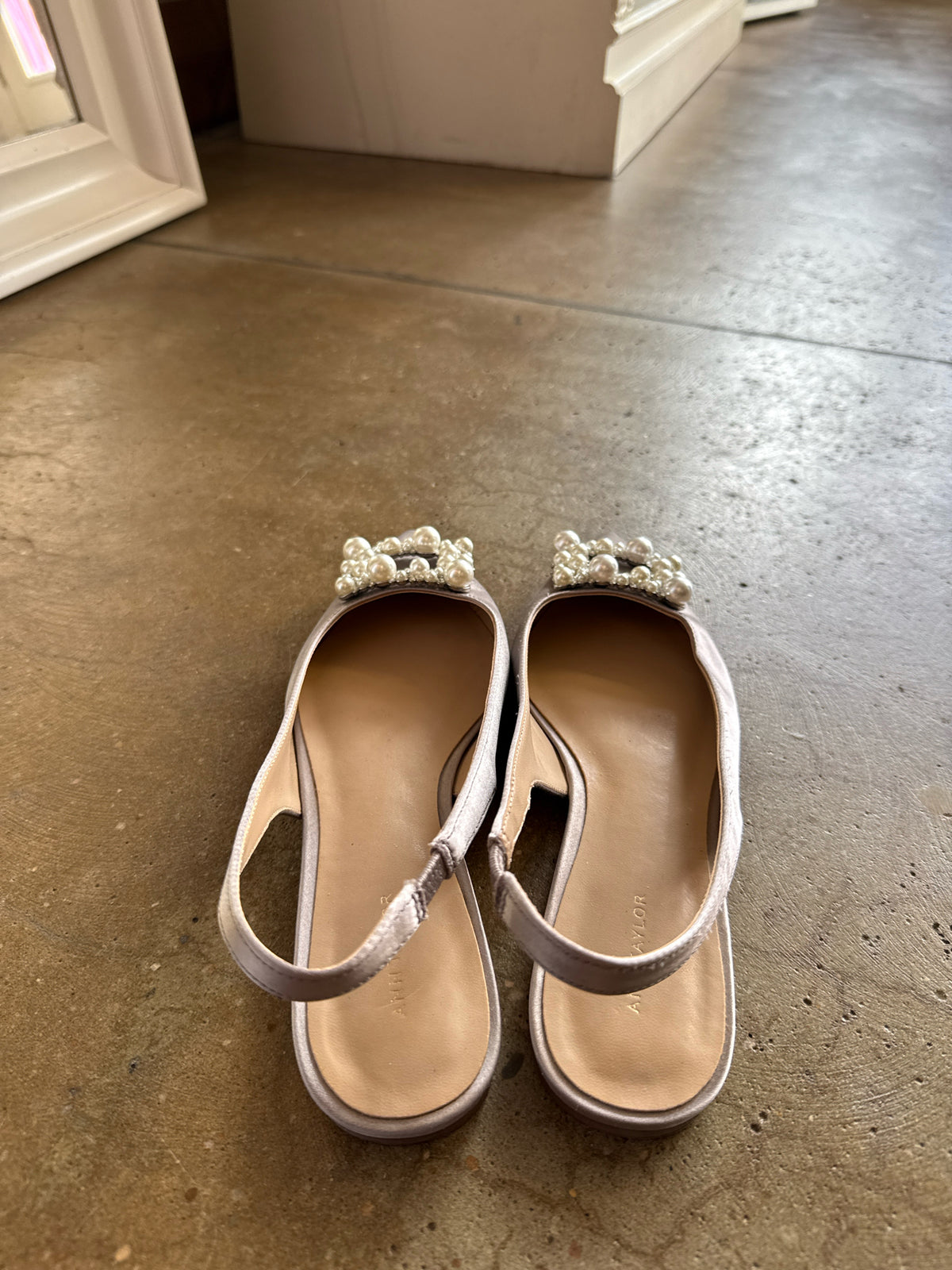 ANN TAYLOR Shoe Size 6 Silver Flats