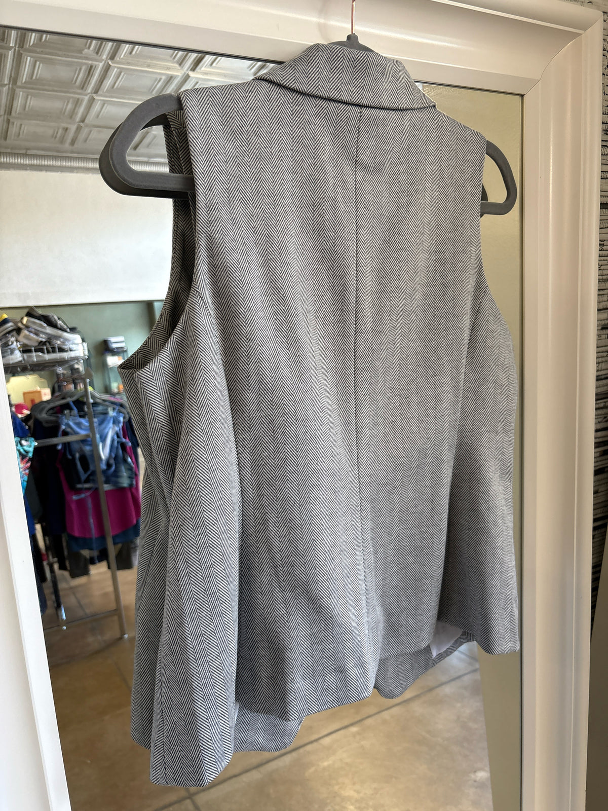 WHBM Size 10 gray print Vest