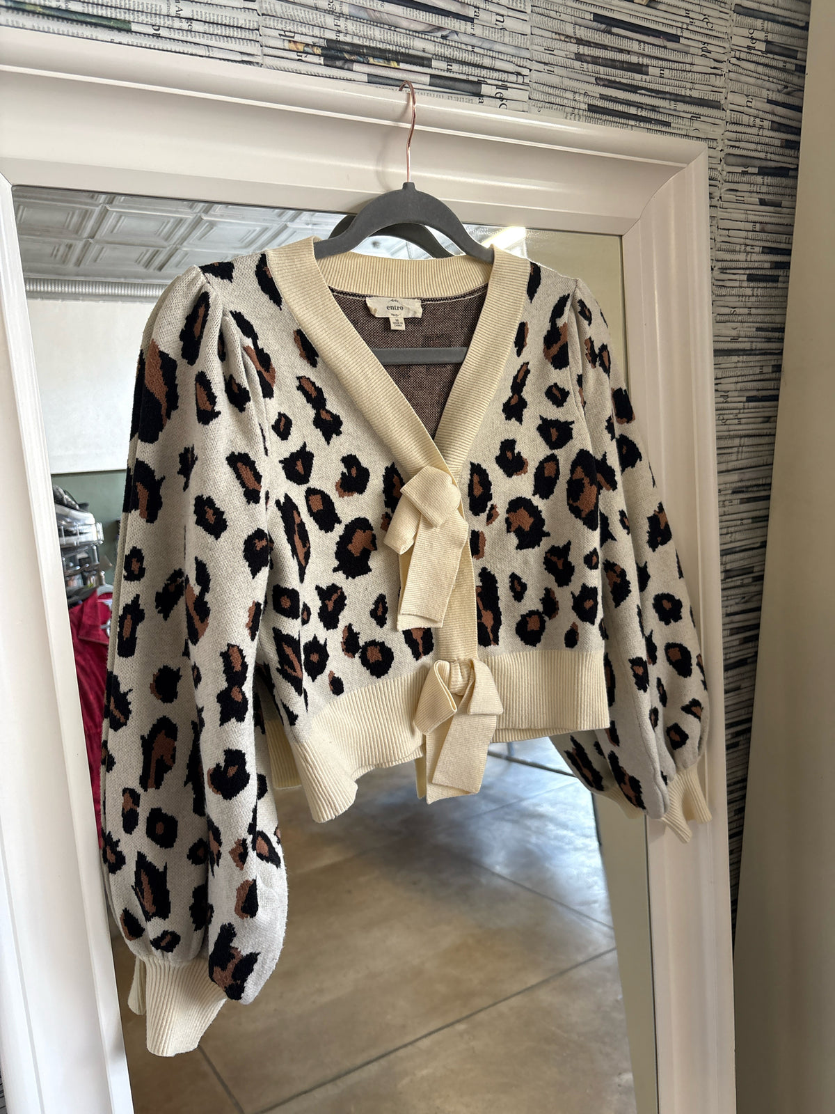 entro Size M tan/leopard Sweater
