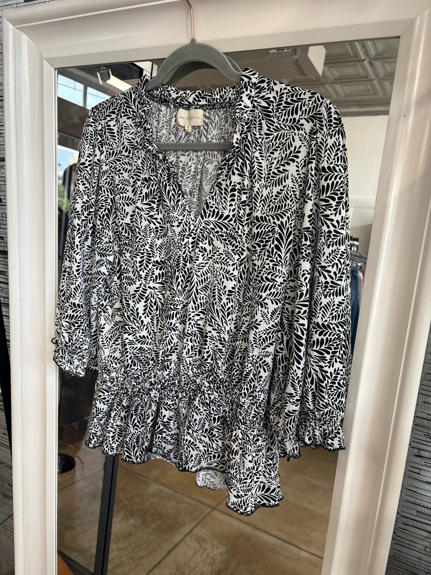 Mello Day Size M B&W Floral Top
