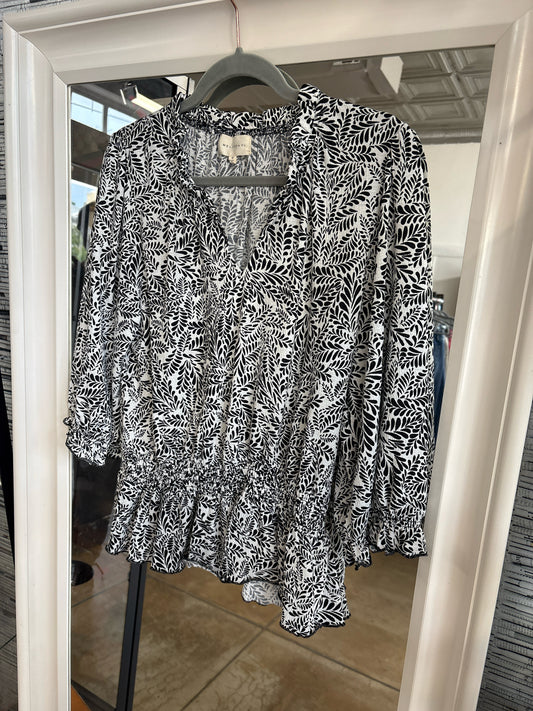 Mello Day Size M B&W Floral Top