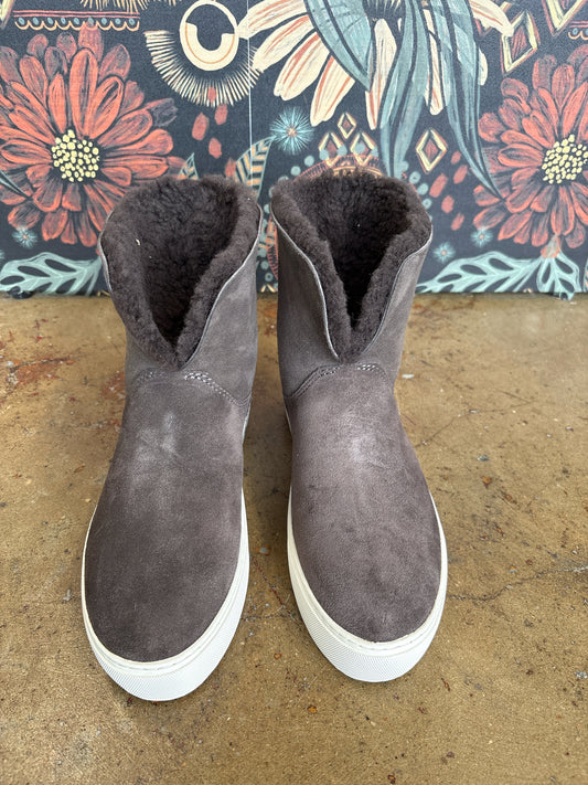 Ugg Shoe Size 7 Brown Boots