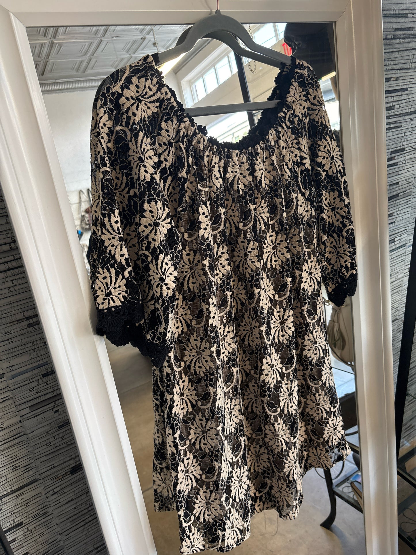 Umgee Size L Black/Cream Lace Dress