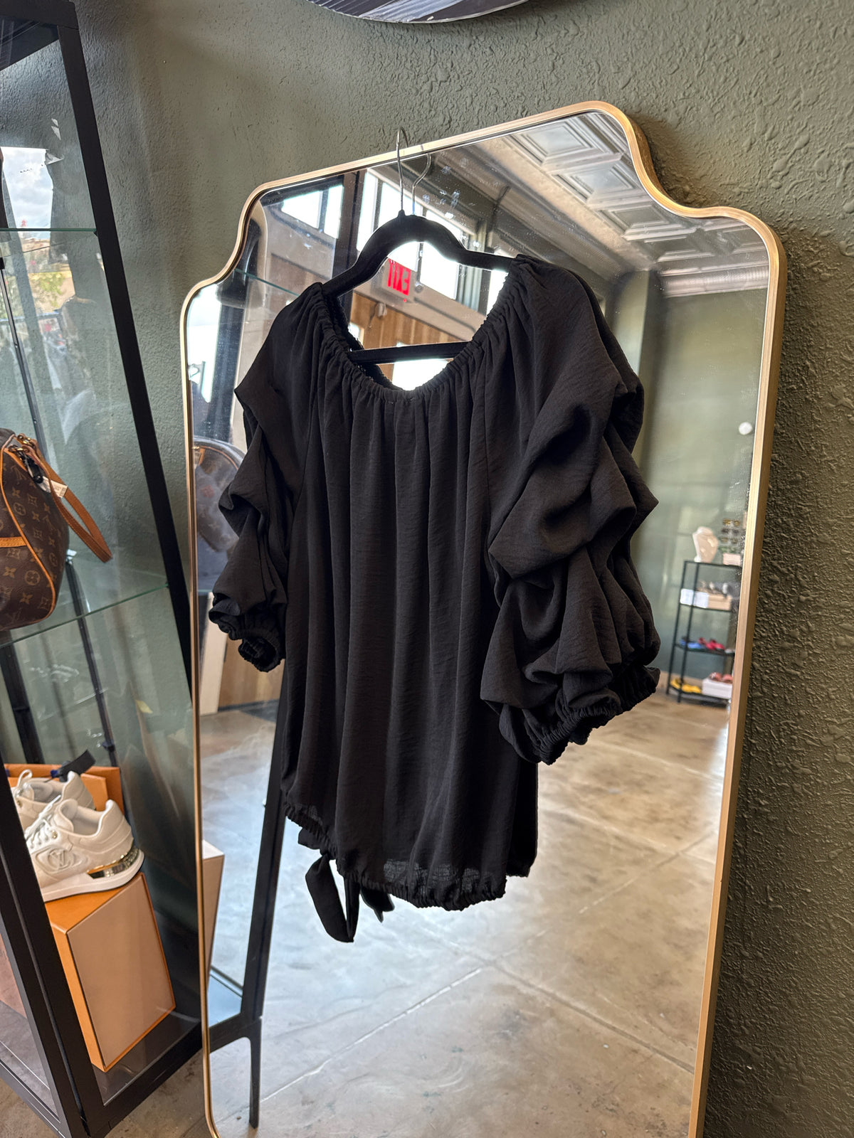 Vince Camuto Size L Black Top