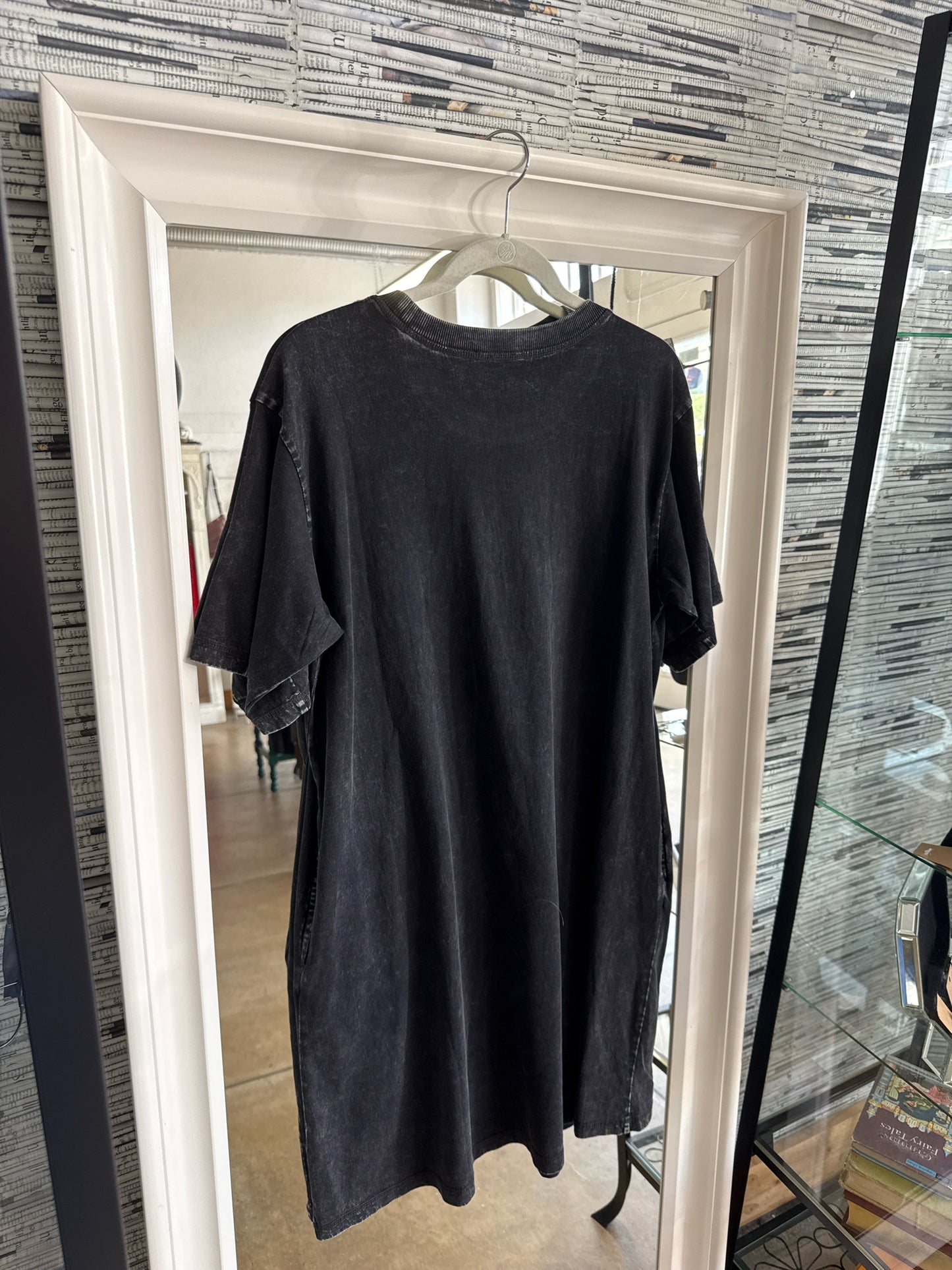 Easel Size S distressed black Dress