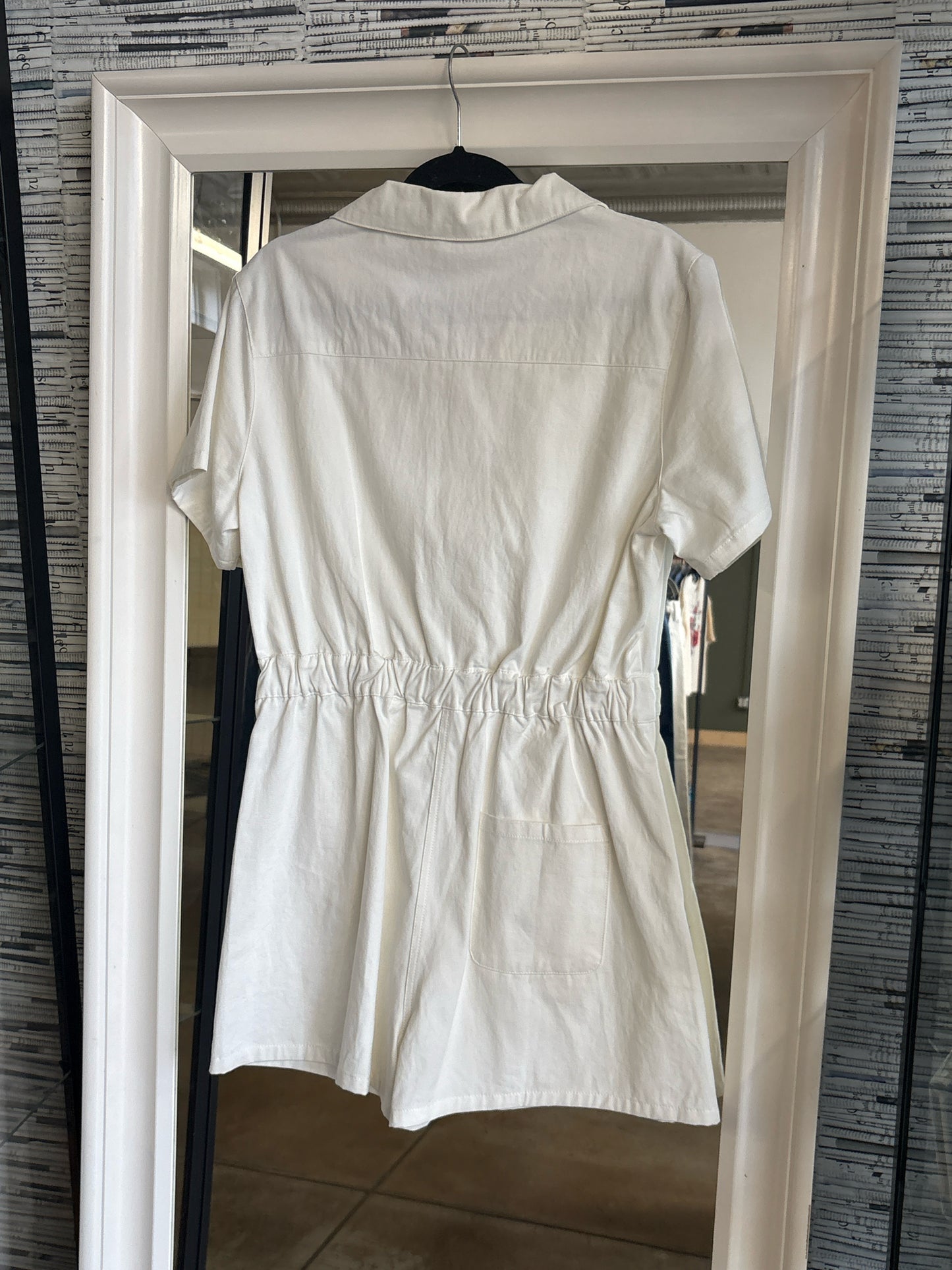 entro Size L White Shorts Romper