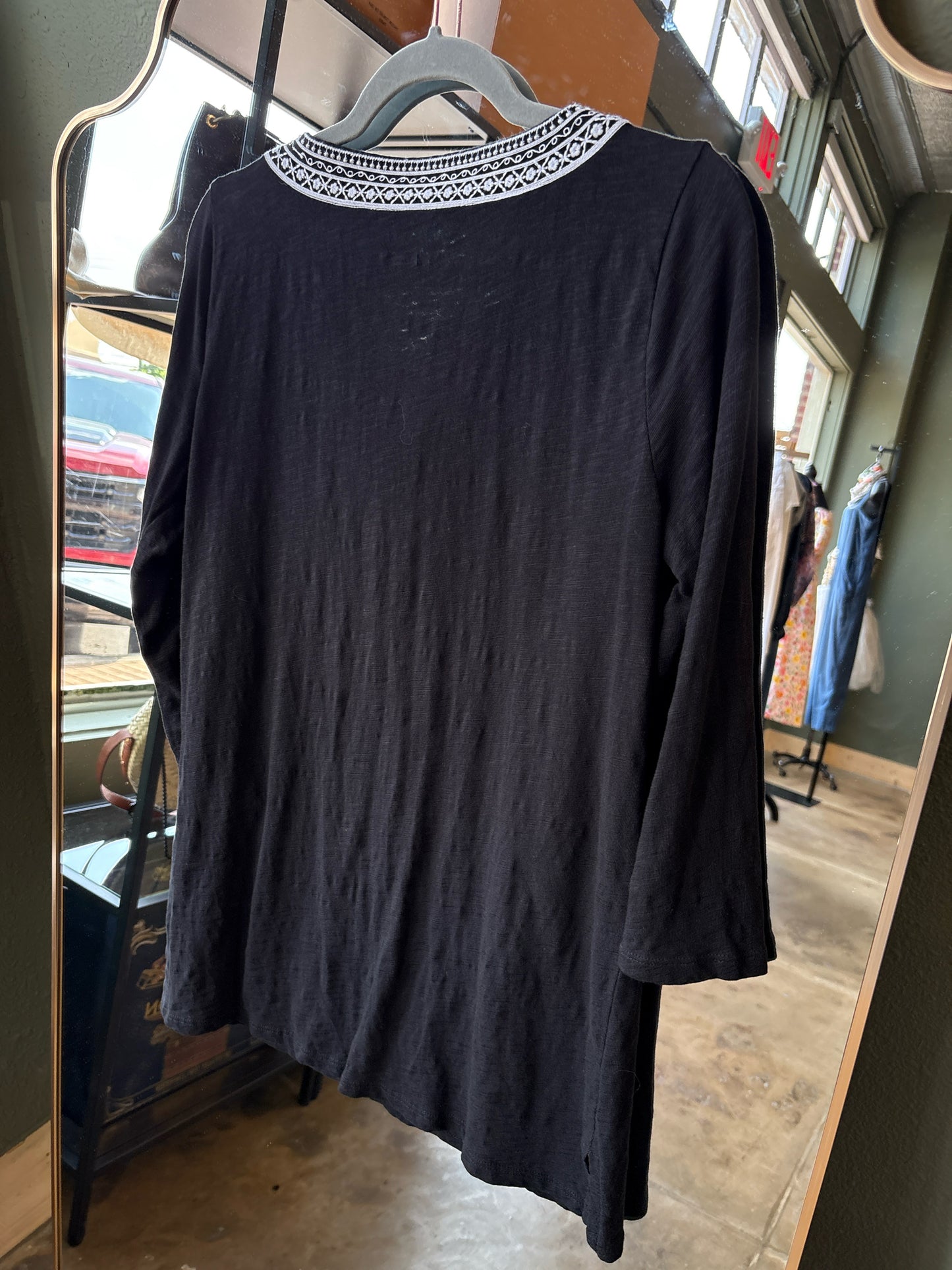TALBOTS Size M Black Embroid. Top