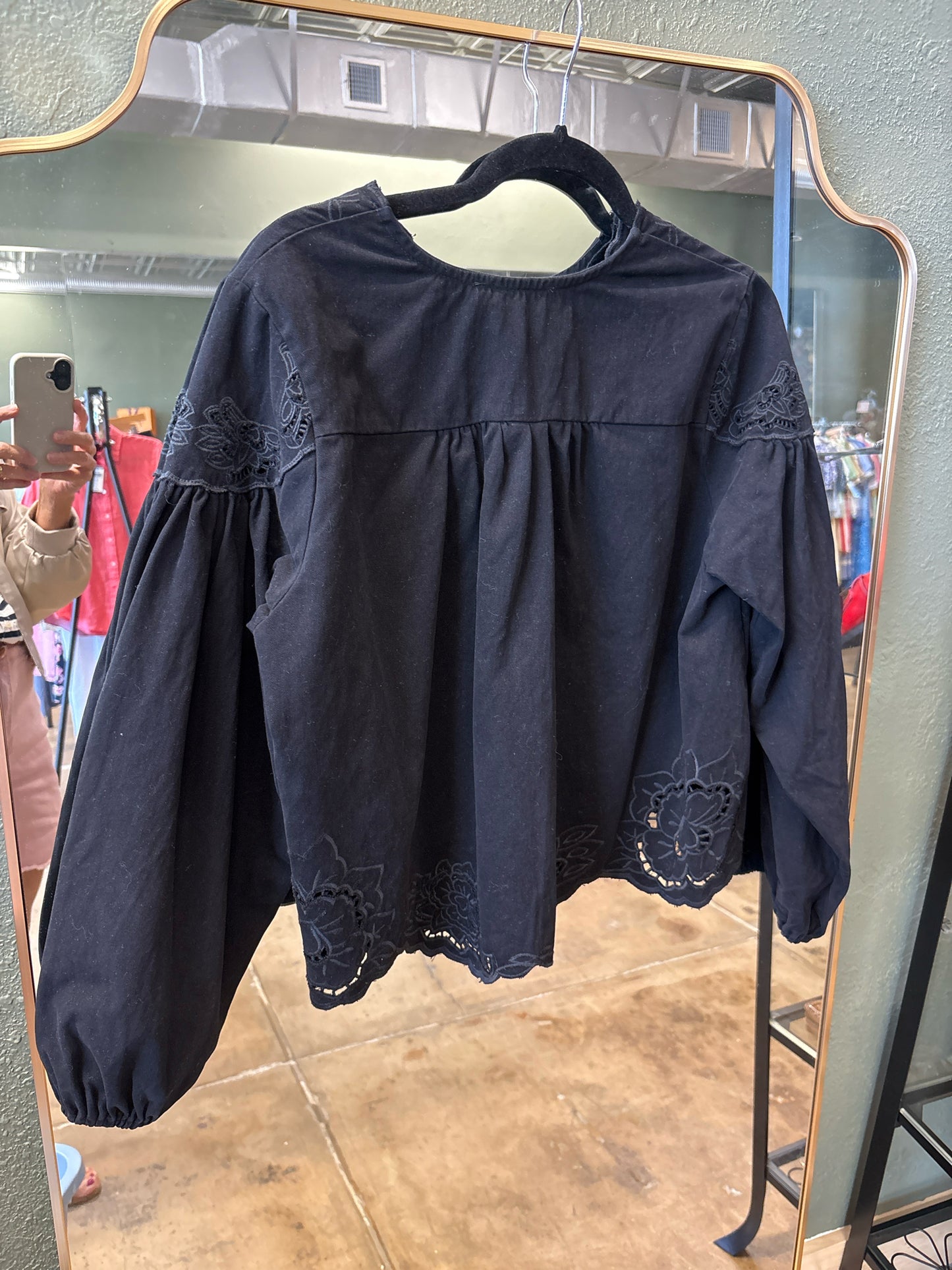 Aaron & Amber Size M Black Top