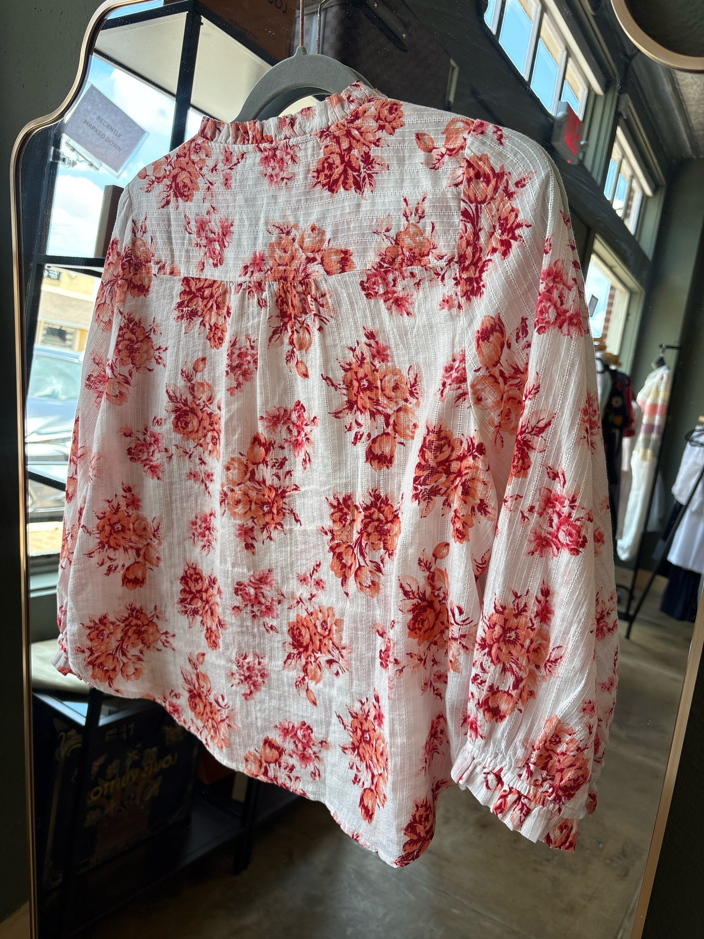 LOFT Size MP White/Cranberry Top