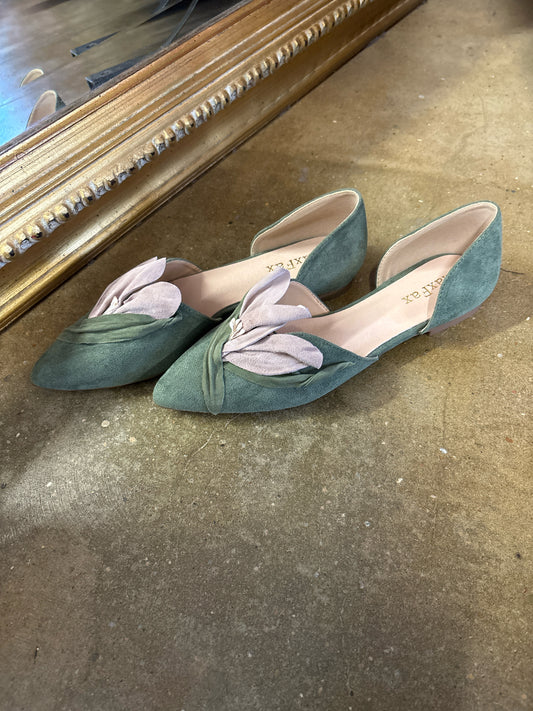 MaxFax Shoe Size 9 Green/Pink Petals Flats
