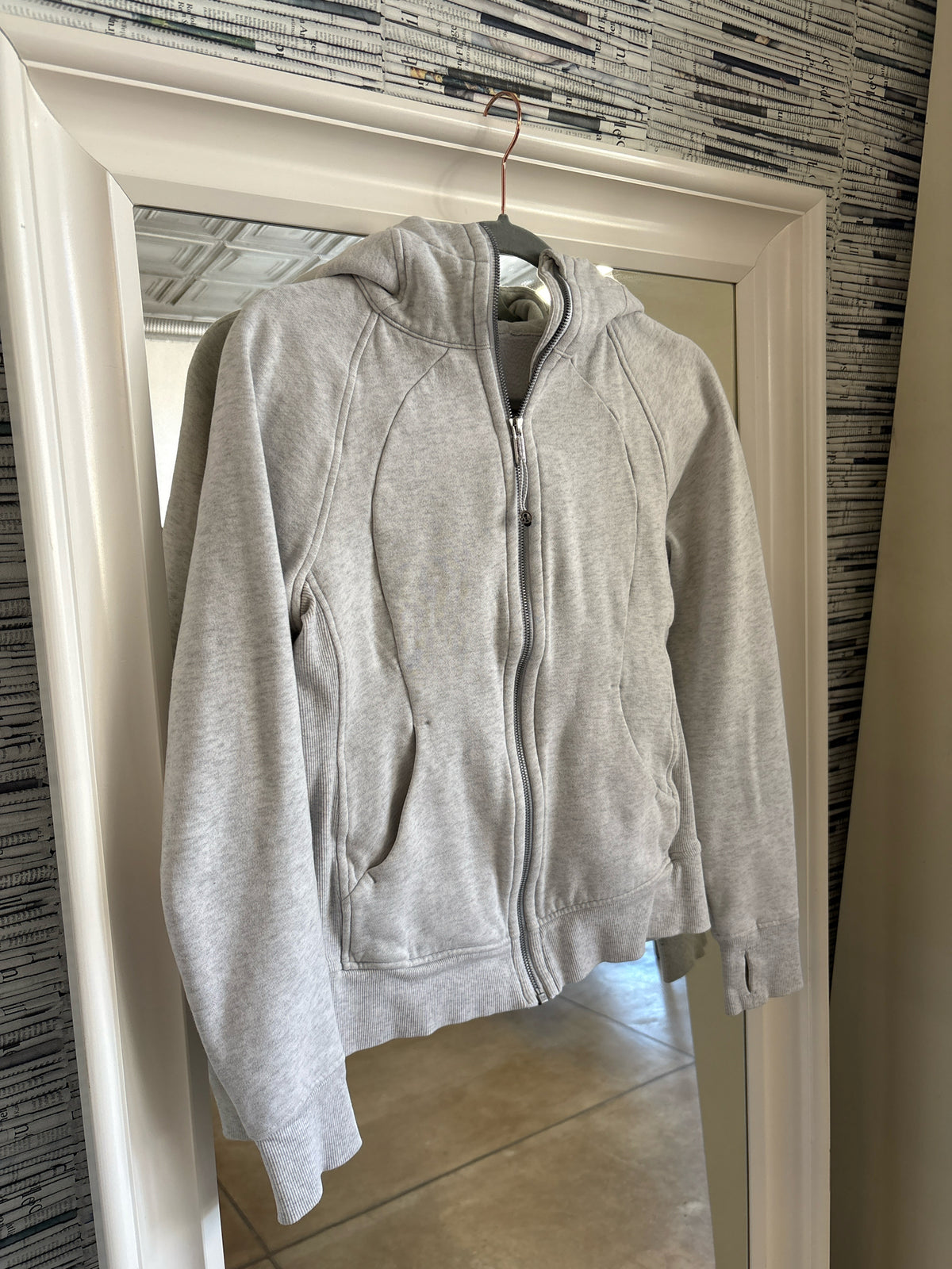 Lululemon Size 6 Gray Sweatshirt/Hoodie