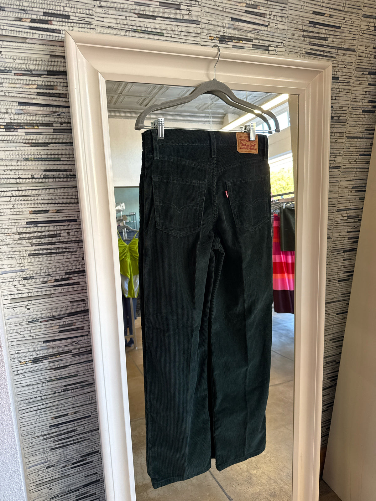 Levi Size 25 Green Pants