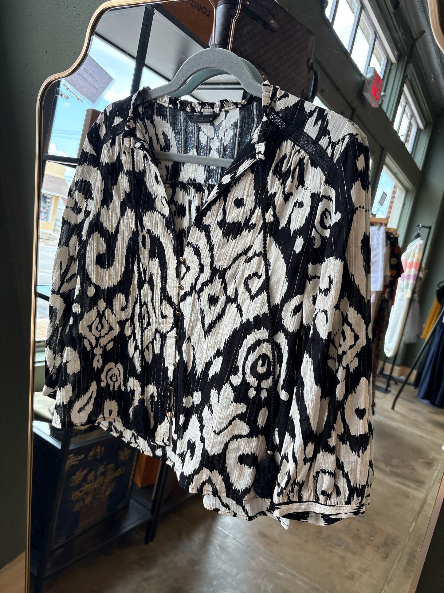 ZARA Size S Black & Off White Top