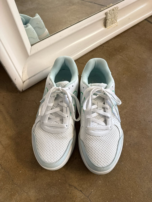 Skechers Shoe Size 7 White/Mint Sneakers