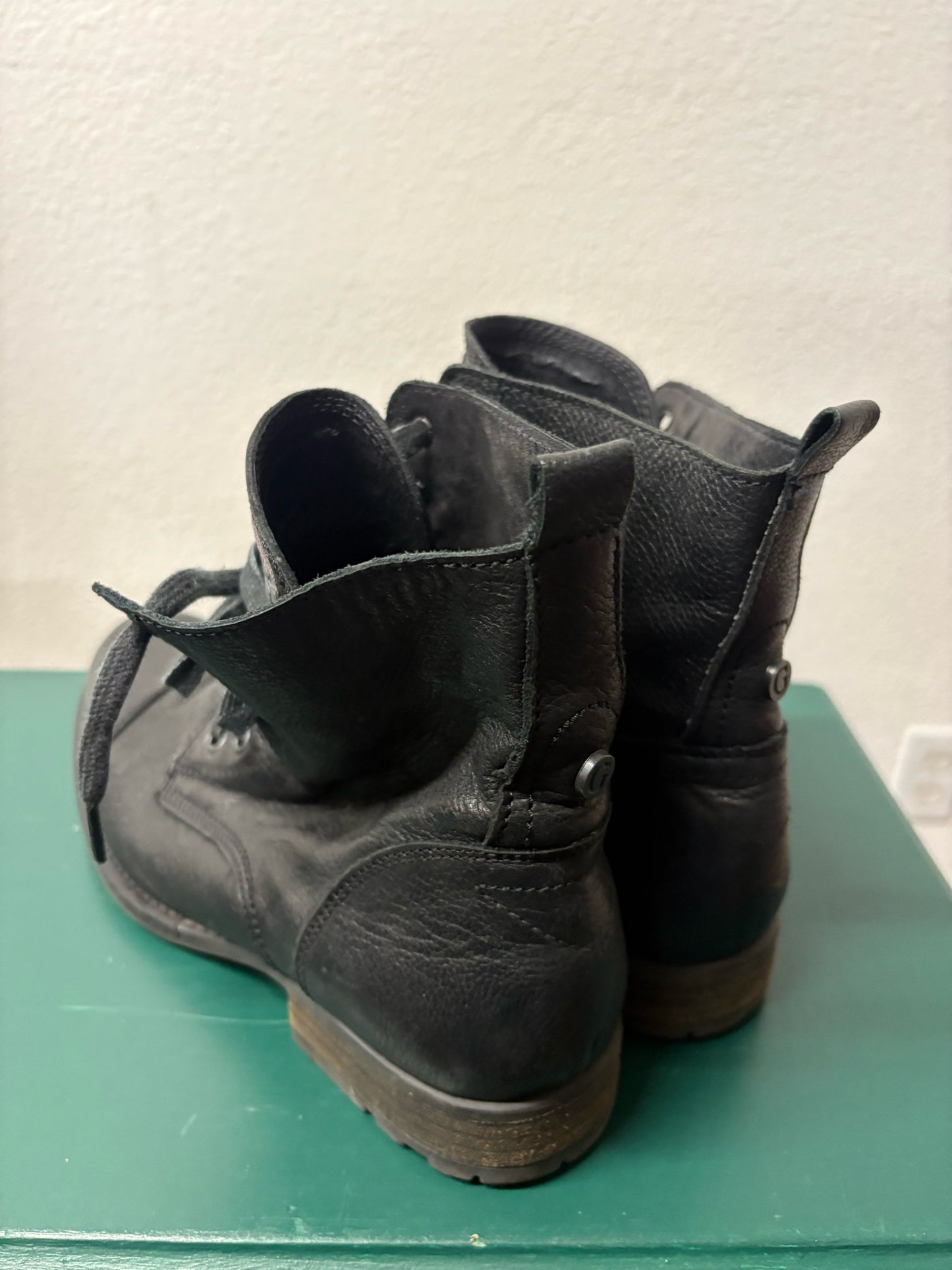 Guess Shoe Size 42 Boots