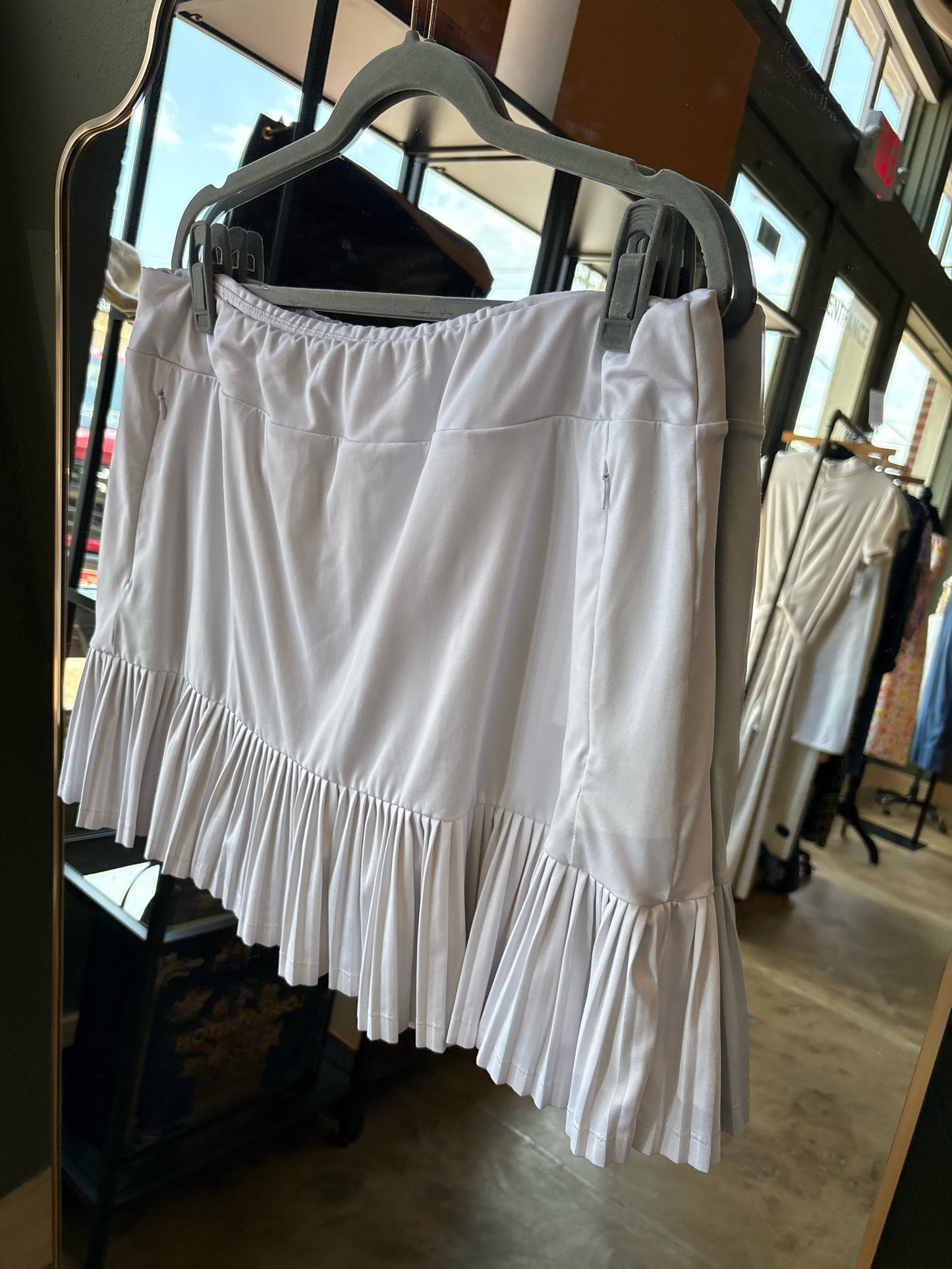 Tail Size XL White Pleated Skort