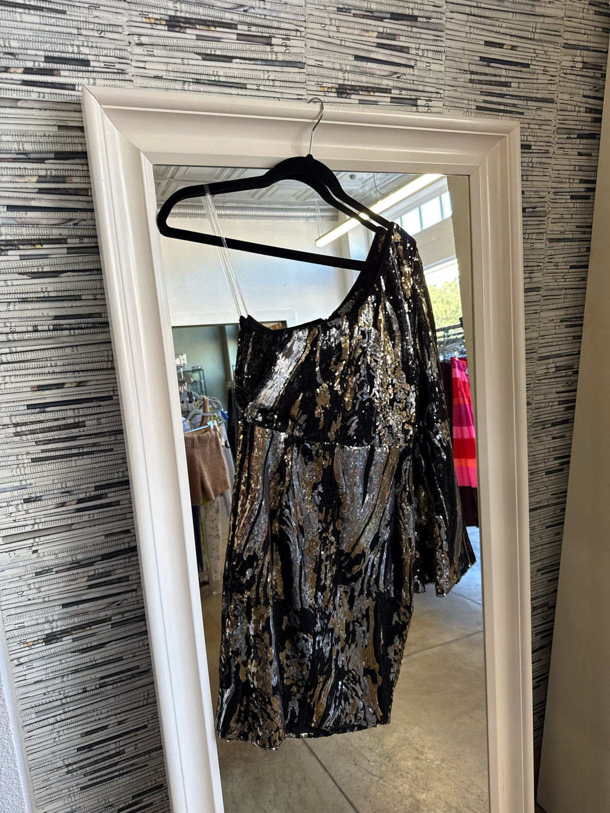 Miss Ord Size S Black/Gold Dress