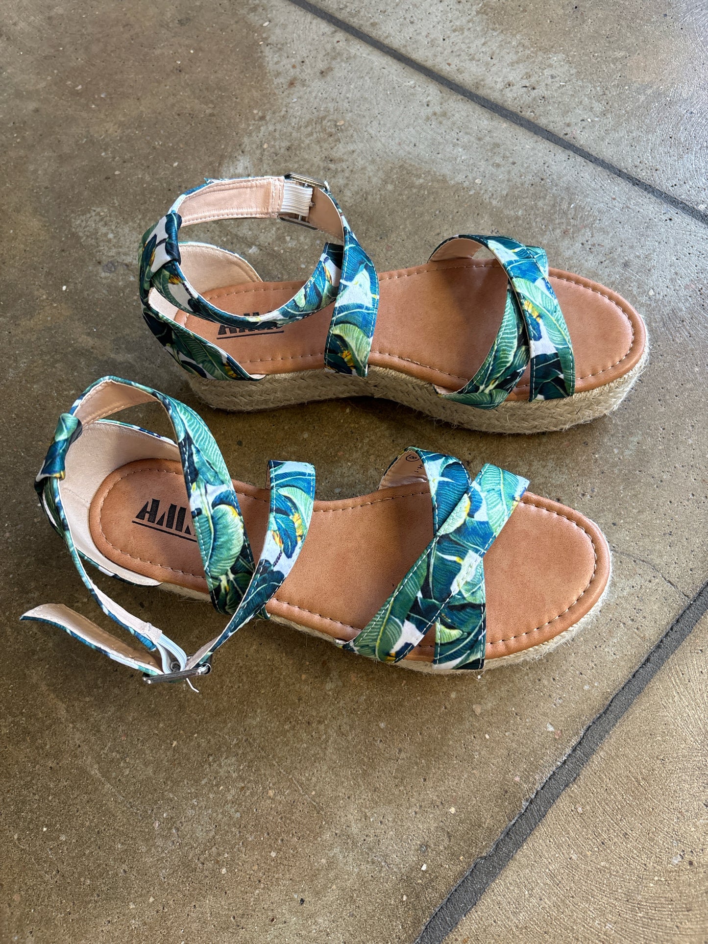 AMS Shoe Size 8 Tropical Sandals