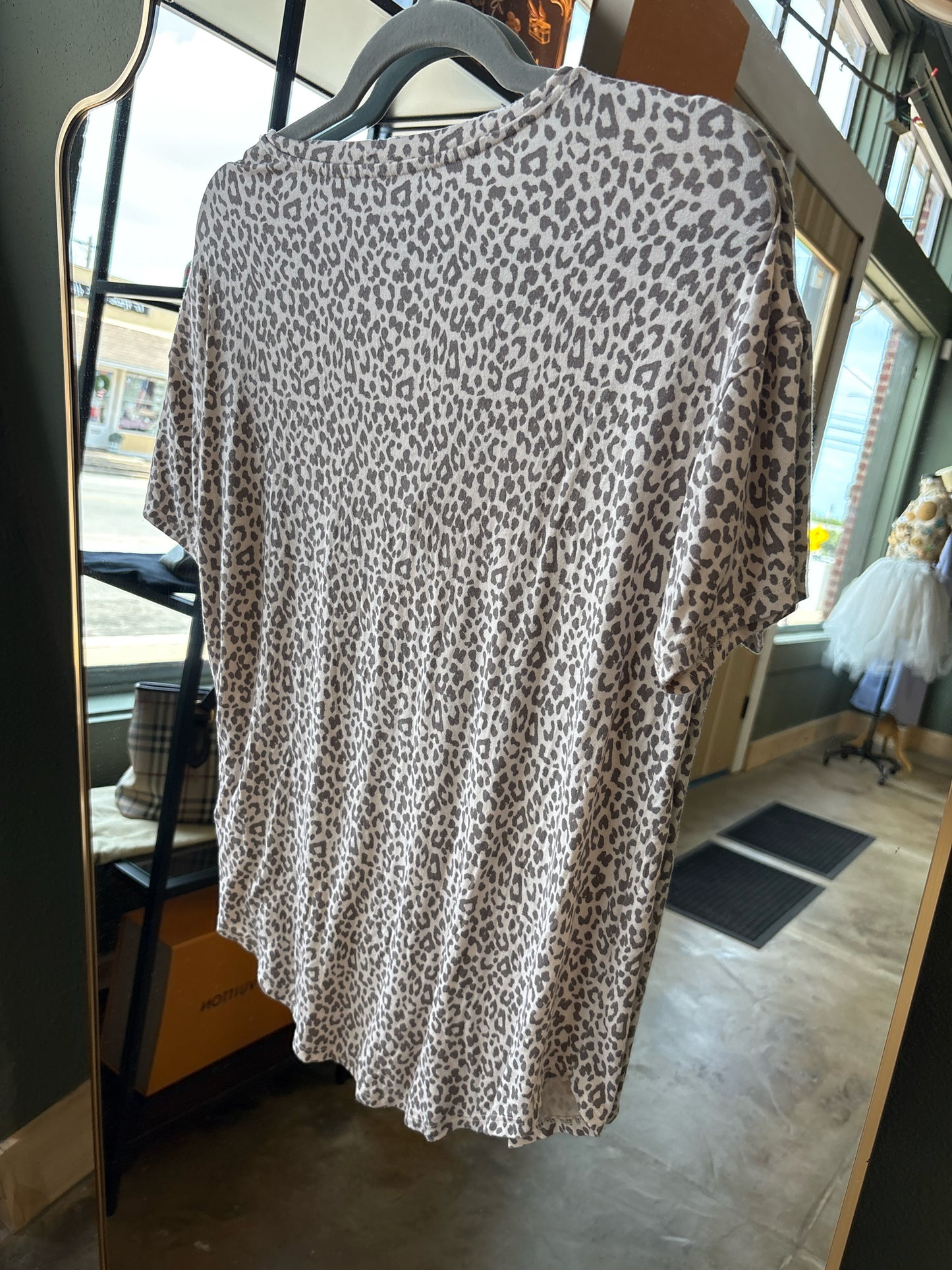 American Eagle Size XS Cream/Taupe Top