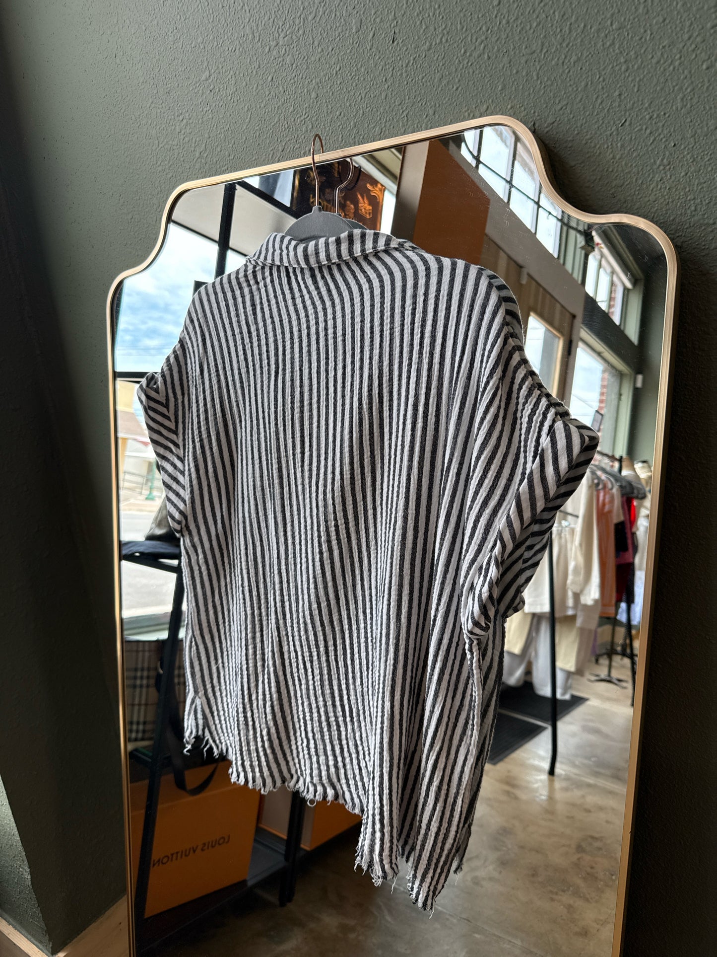 ee:some Size M Black/White Top