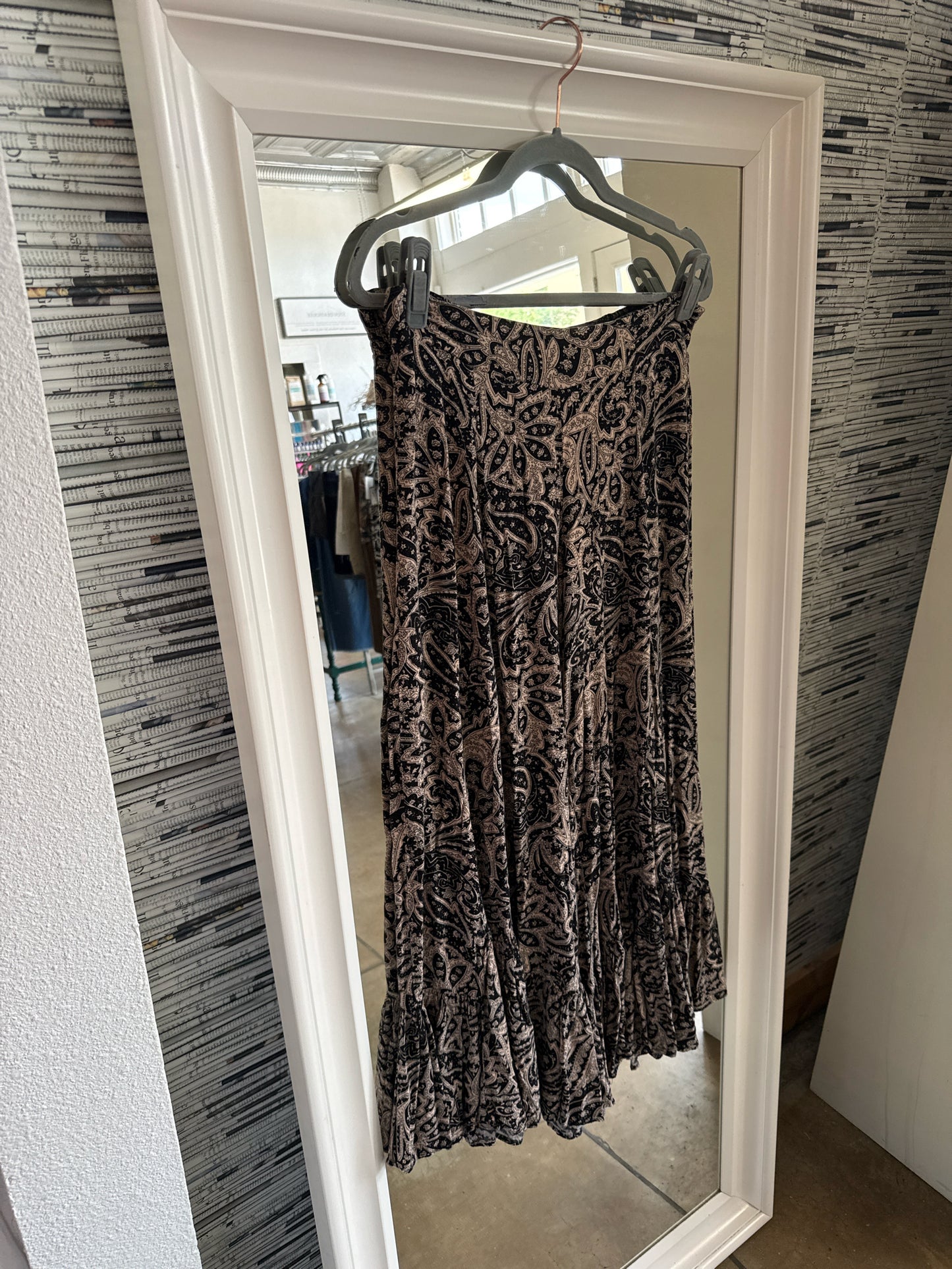 Bluivy Size L Black/Multi Paisley Pants