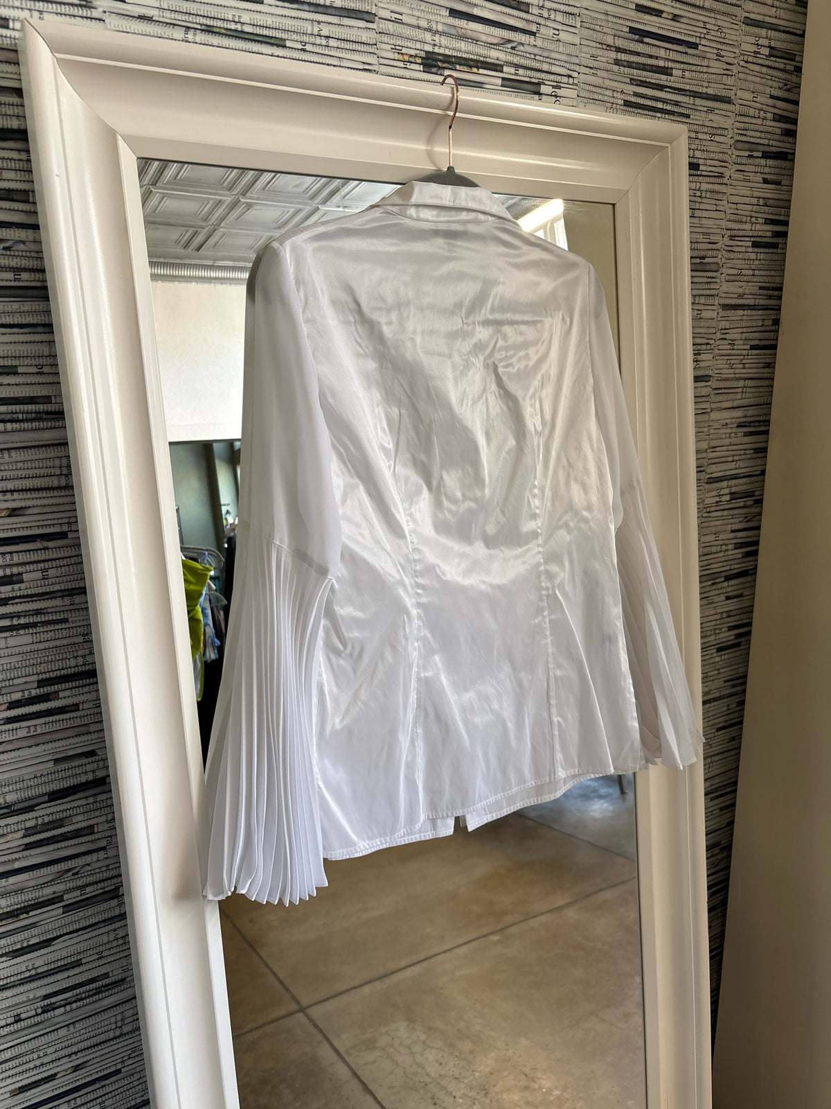 Worth Size 6 White Top