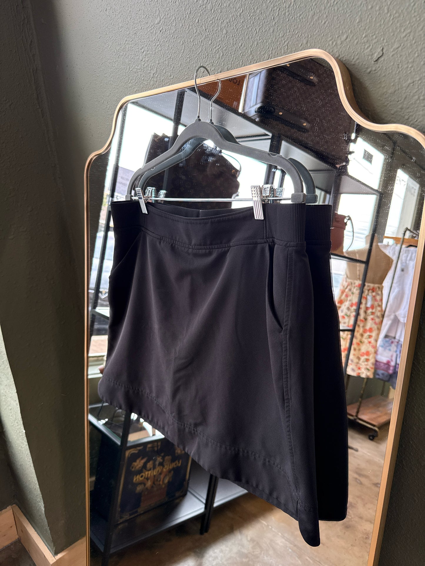 32 Degrees Size L Black Skort