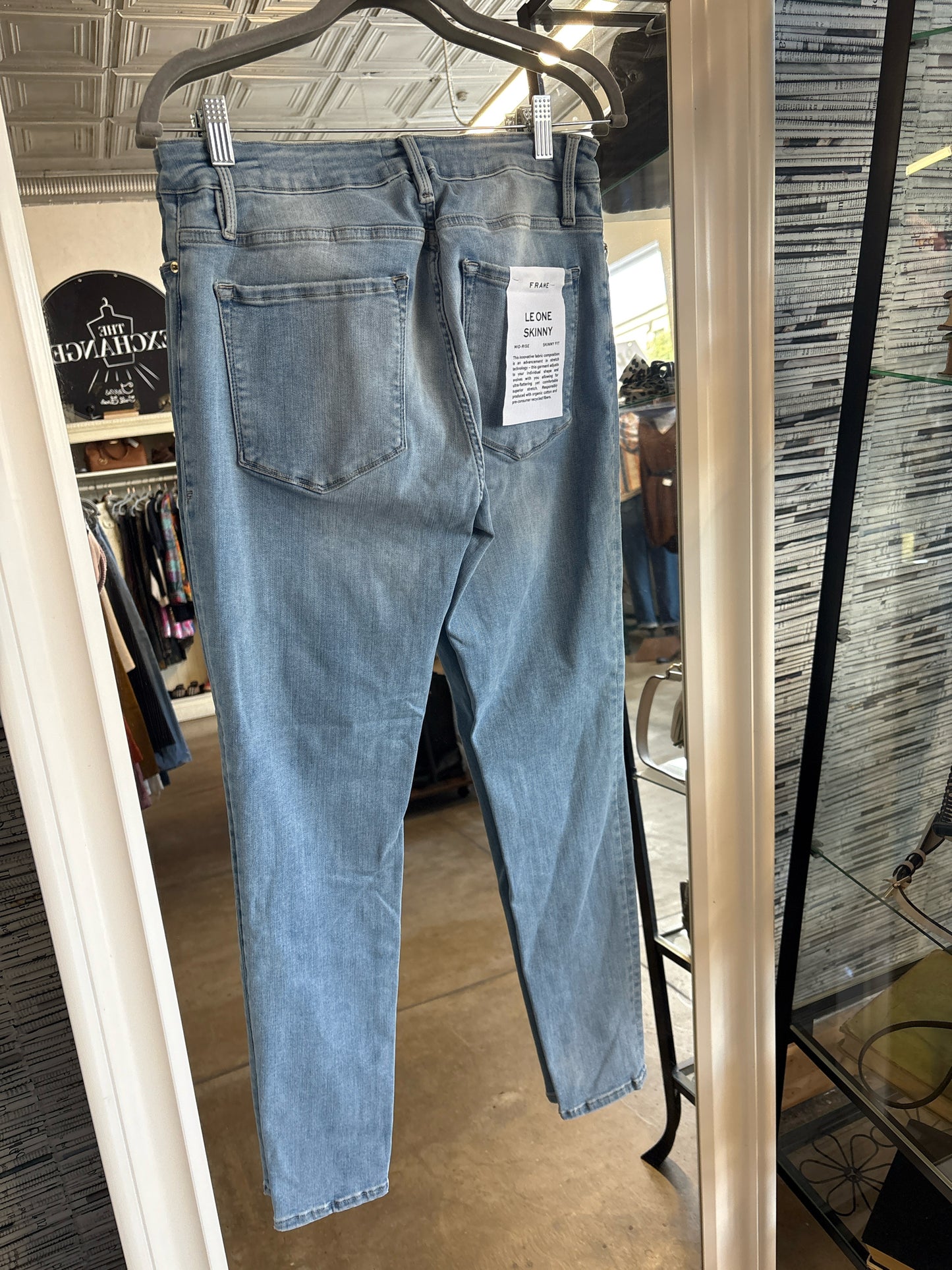 FRAME Size 2 Light Wash Jeans