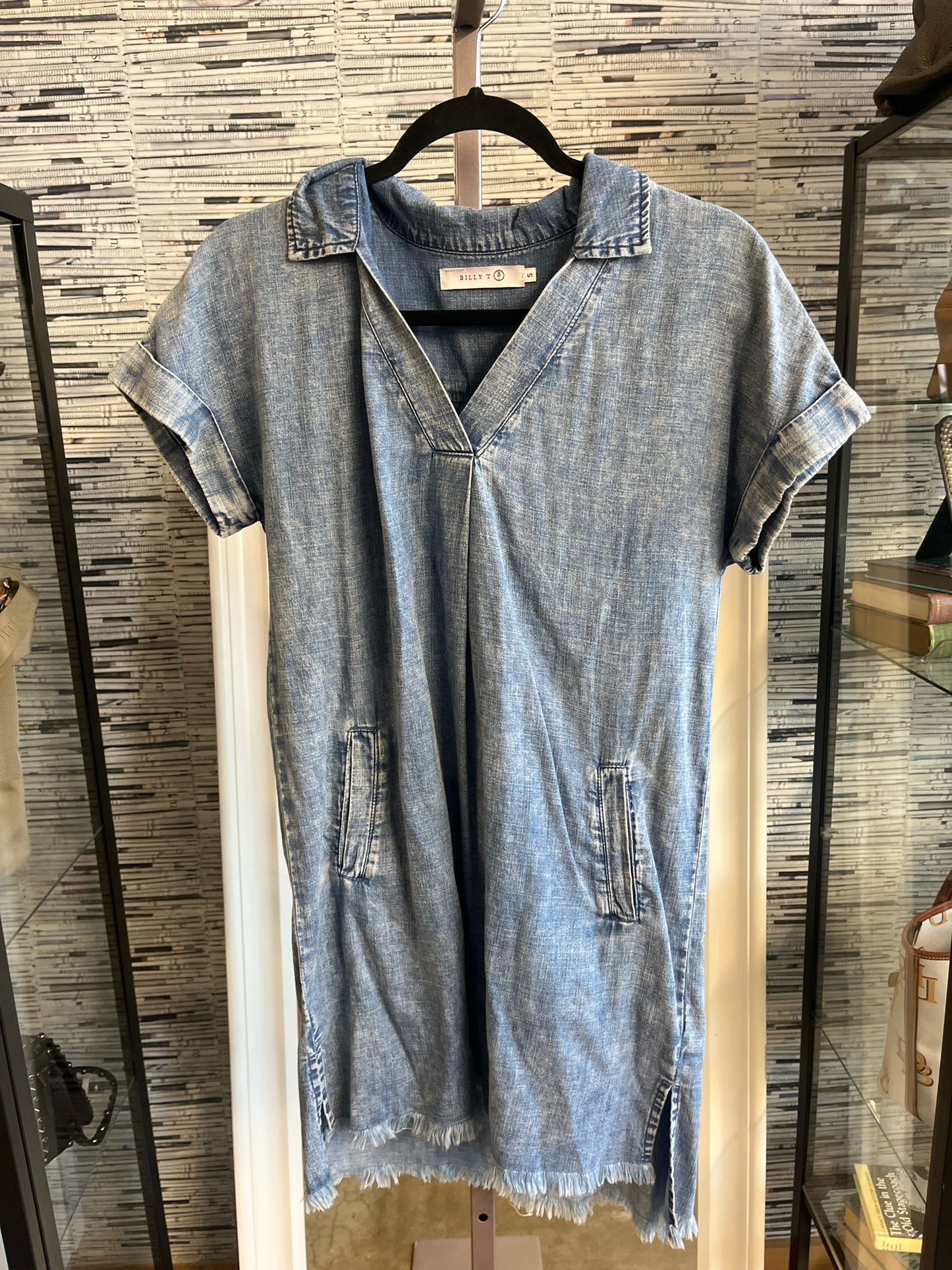 BILLY T Size S Chambray shortsleeve Top