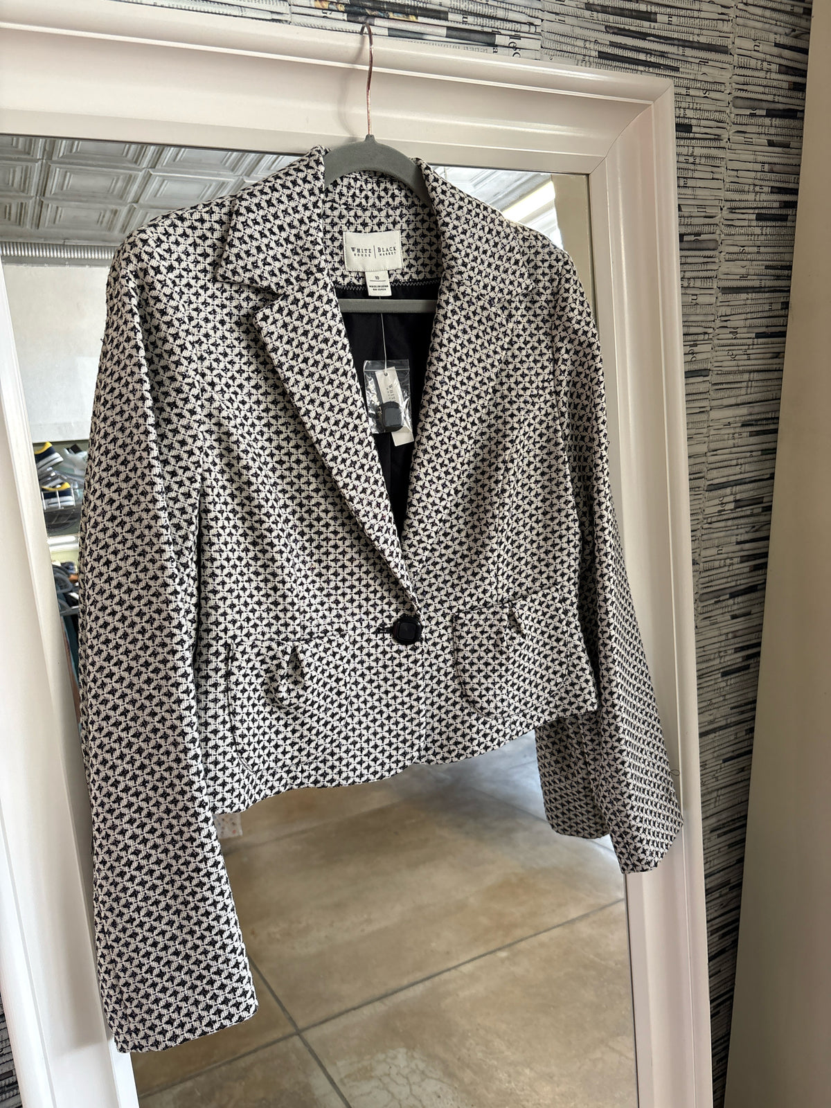 White House Black Market Size 10 Black & White Blazer