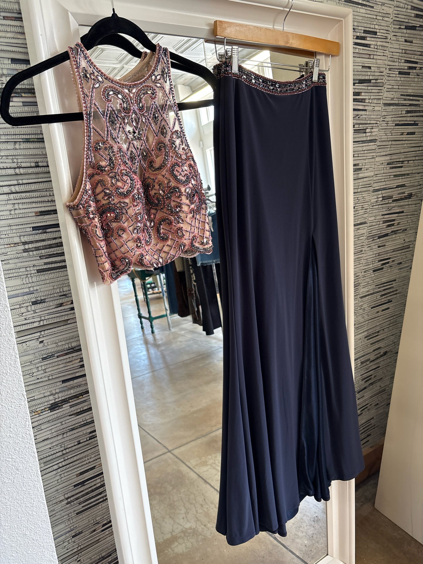 SHERRI HILL Size 2 navy + multi Formal