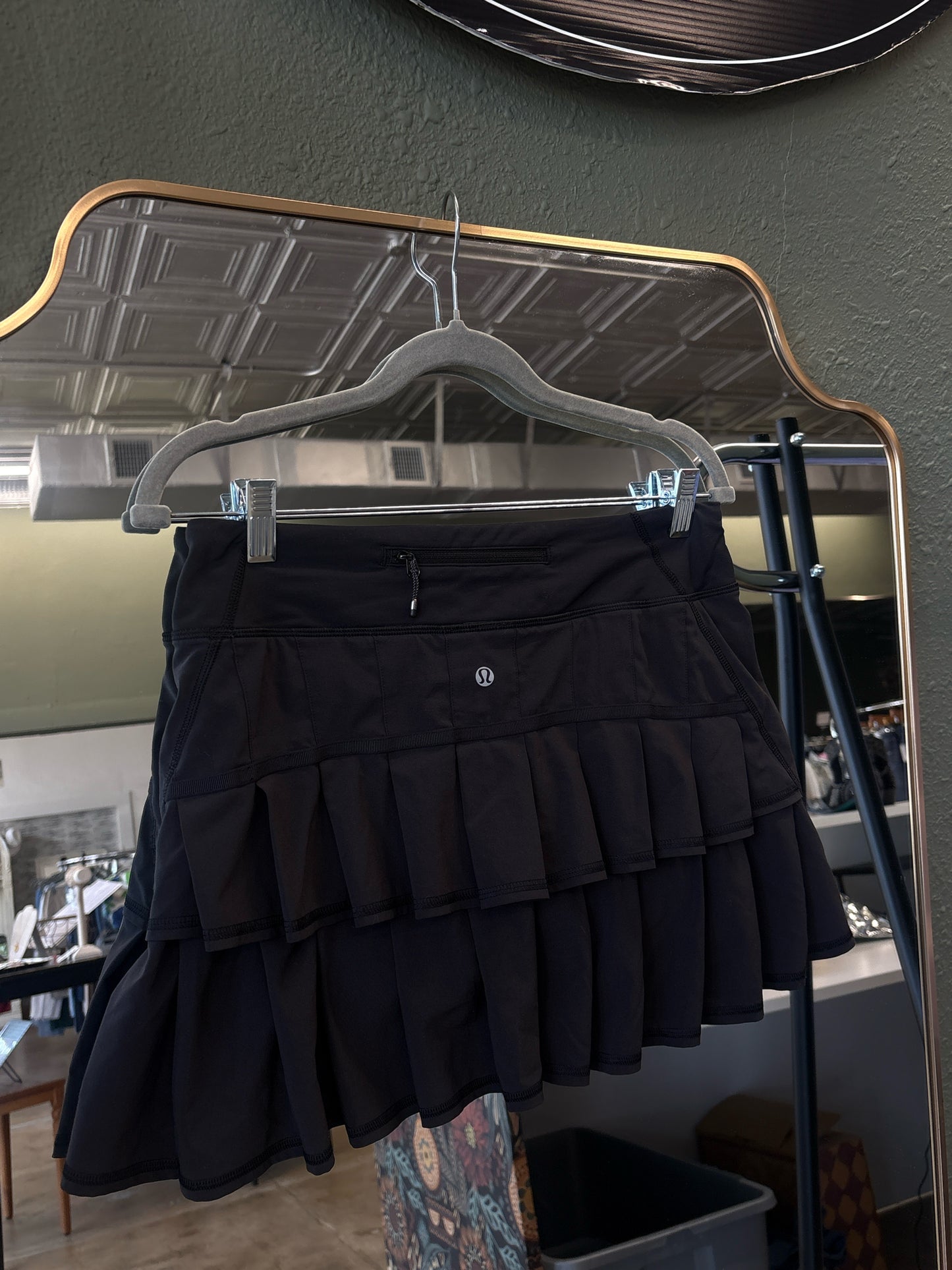 Lululemon Size 6 Black Skort