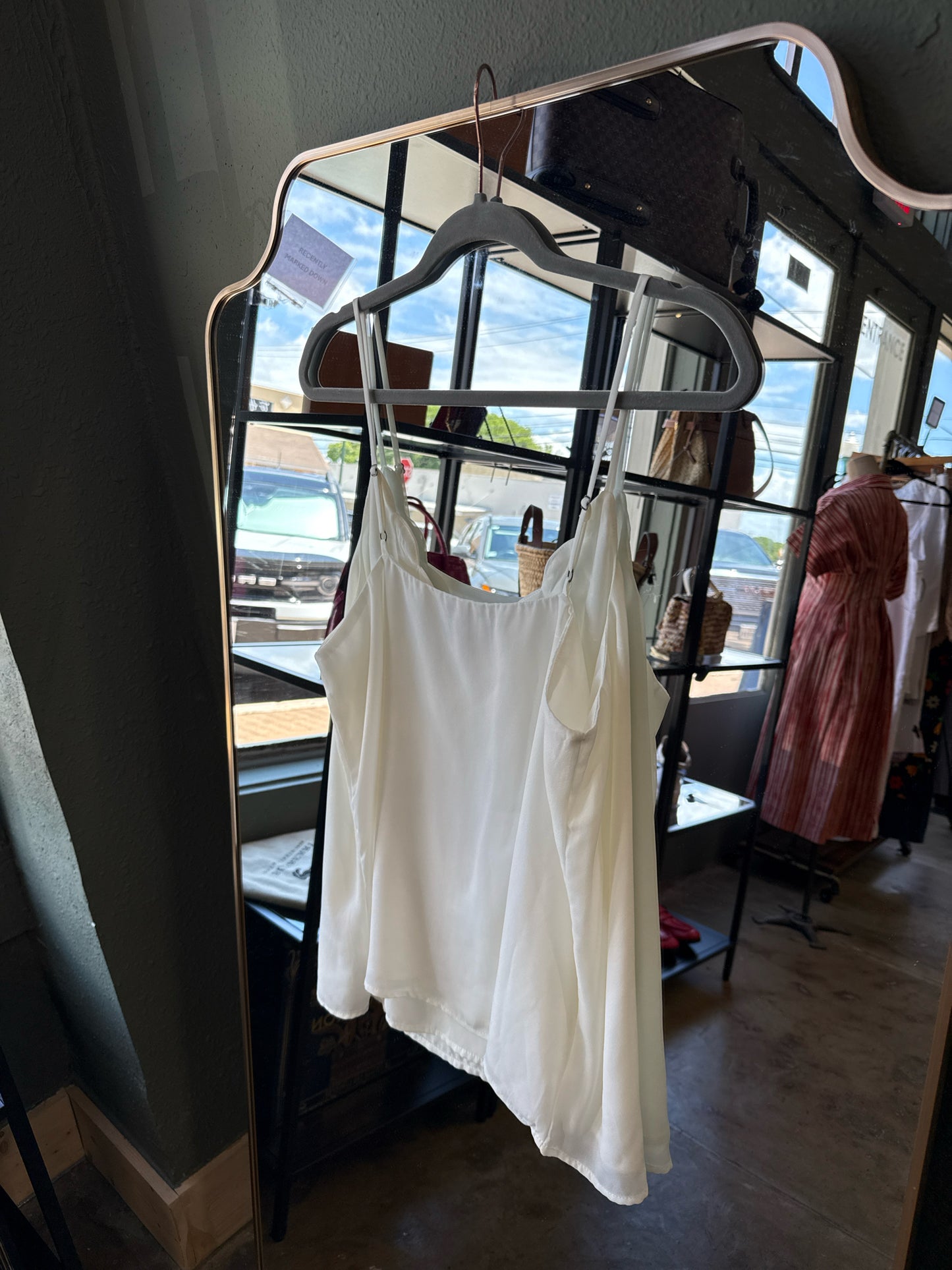 Socialite Size L White Top