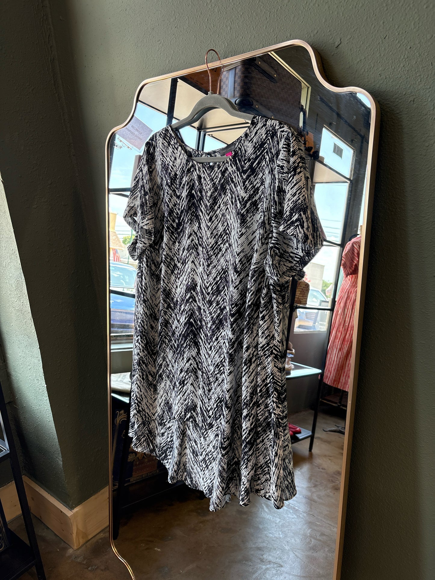 Vince Camuto Size 1X White + Black Dress