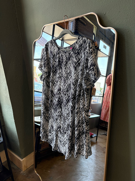 Vince Camuto Size 1X White + Black Dress