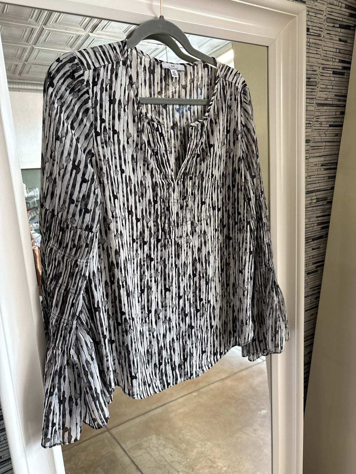 Halston Size SP Black & White Top