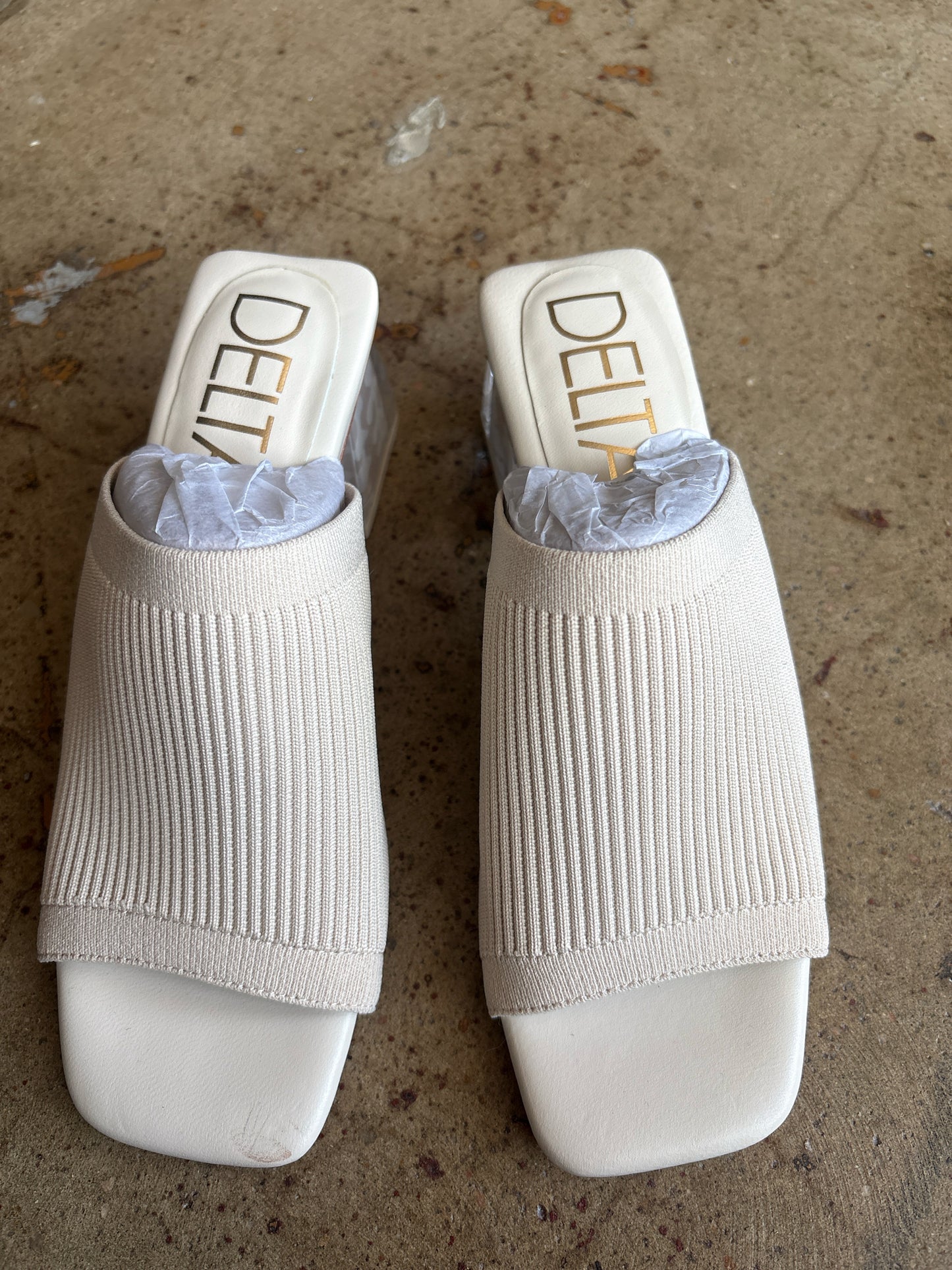 Deltan Shoe Size 6 Ivory Heels