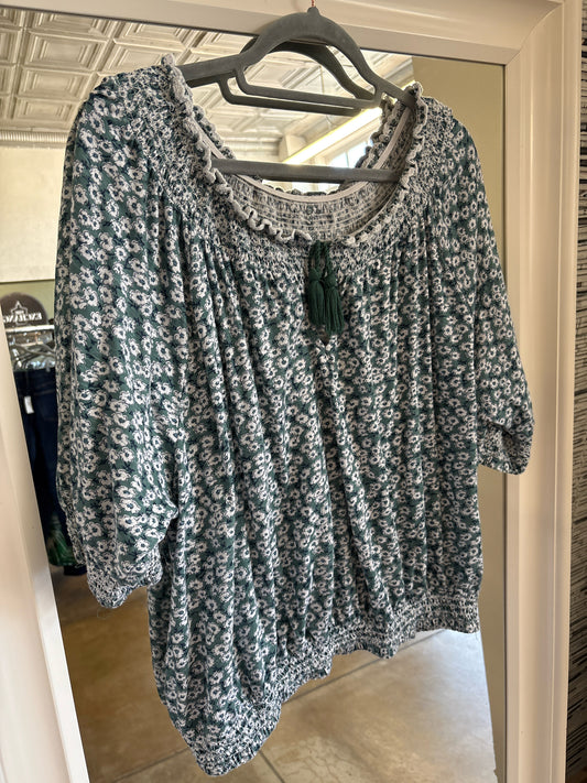 Lucky Size XL green and white Top