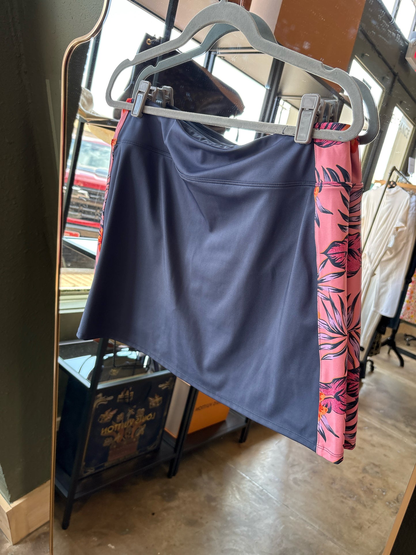 Tommy Bahama Size L gray + multi Skort